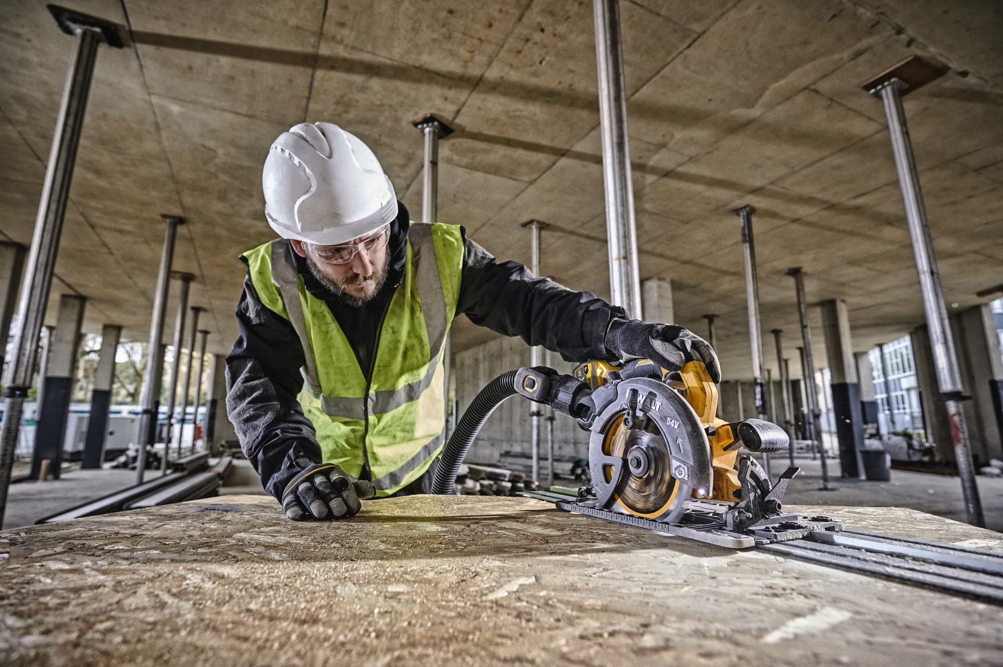 DCS579T2-QW - SIERRA CIRCULAR SIN ESCOBILLAS XR FLEXVOLT 54V LI-ION 6AH