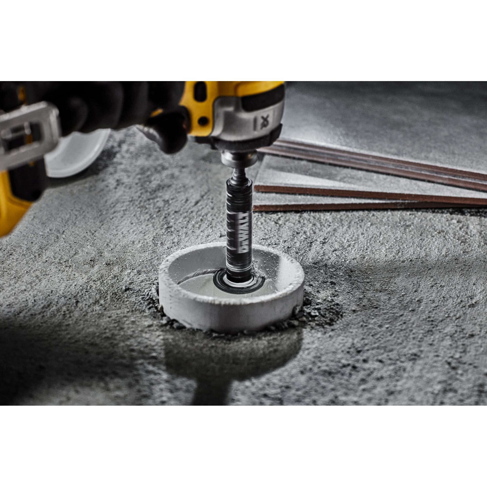 DT20563-QZ - Cortatubos interior de diamante para PVC y PEX para atornillador de impacto