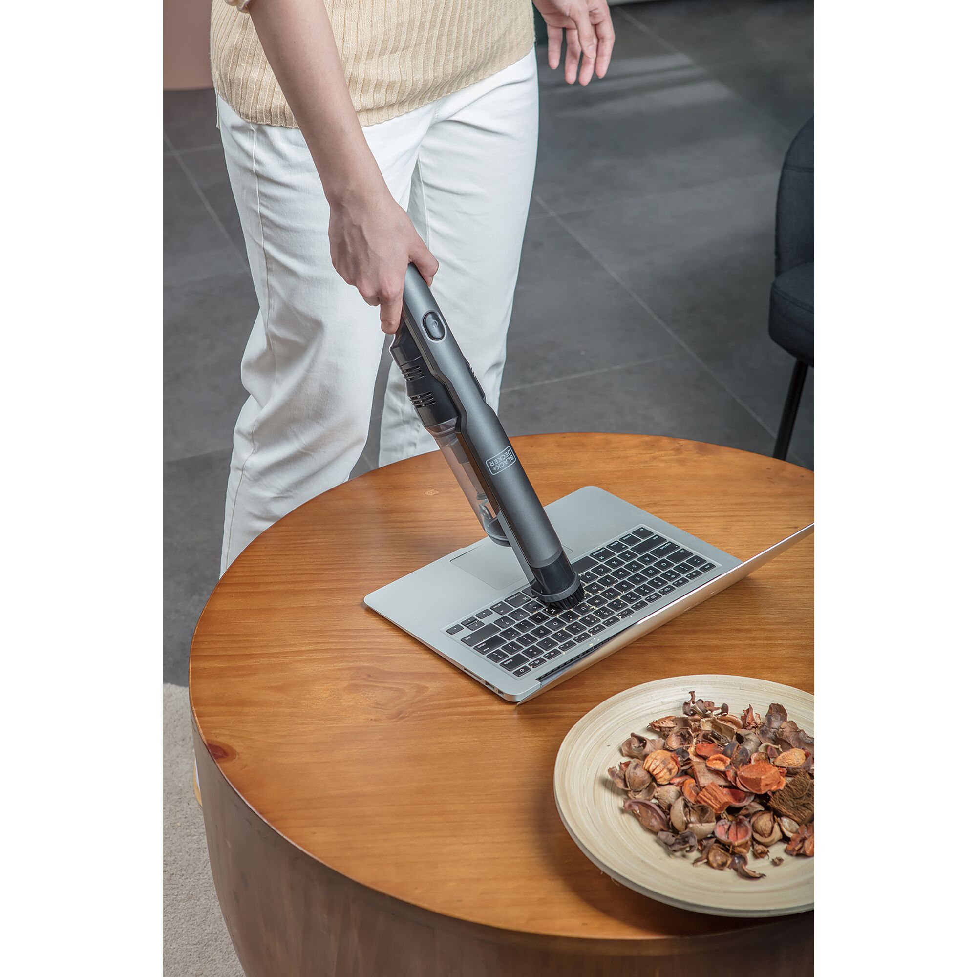 DVC320B21-QW - Aspirador de mano motor Brushless 12V 1,5Ah