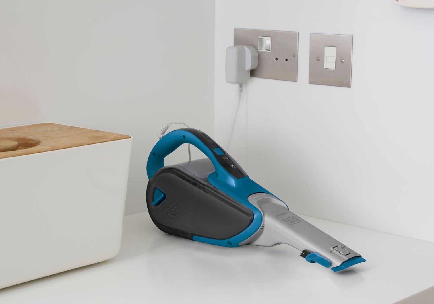 DVJ320J-QW - Aspirador de MaNo Dustbuster Litio 21.6Wh 10,8V con Acción Ciclónica