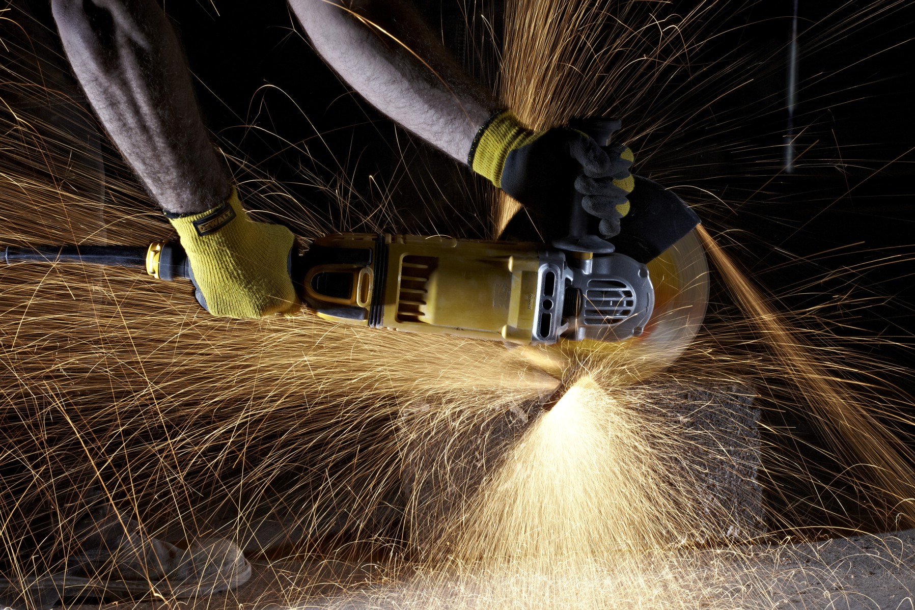 DWE4599-QS - Amoladora 230mm 2.600W