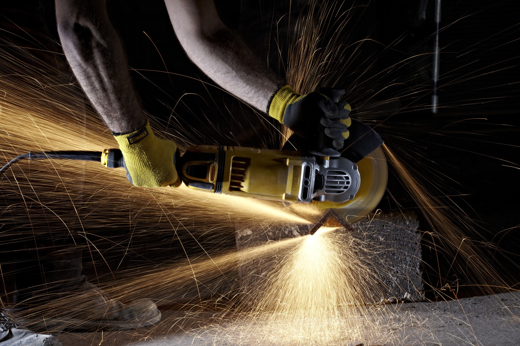 DWE4599-QS - Amoladora 230mm 2.600W