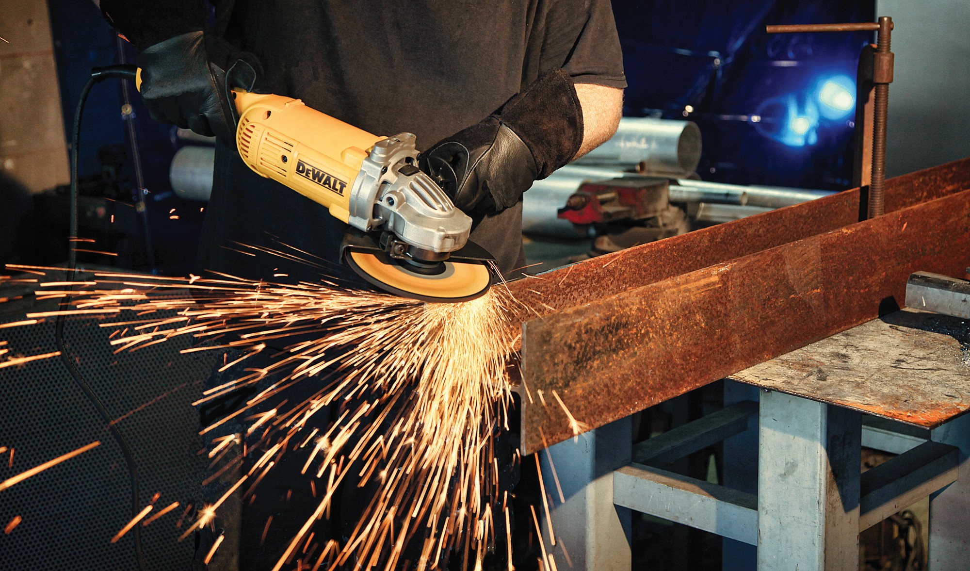 DWE496-QS - Amoladora 230mm 2.600W