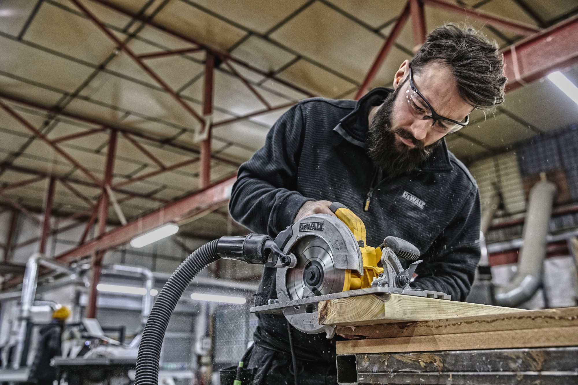 DWE576K-QS - Sierra Circular 1.600W - 61mm prof.