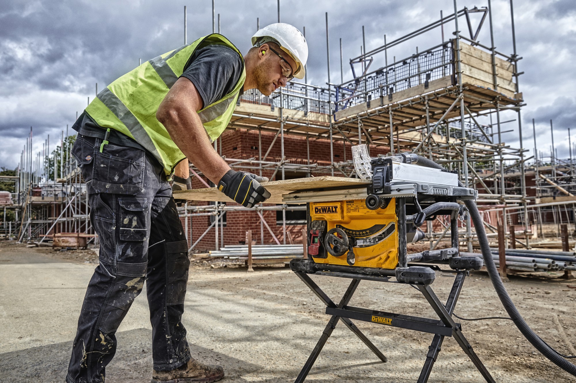 DWE7485-QS Sierra de Mesa 1.850W Ø210mm