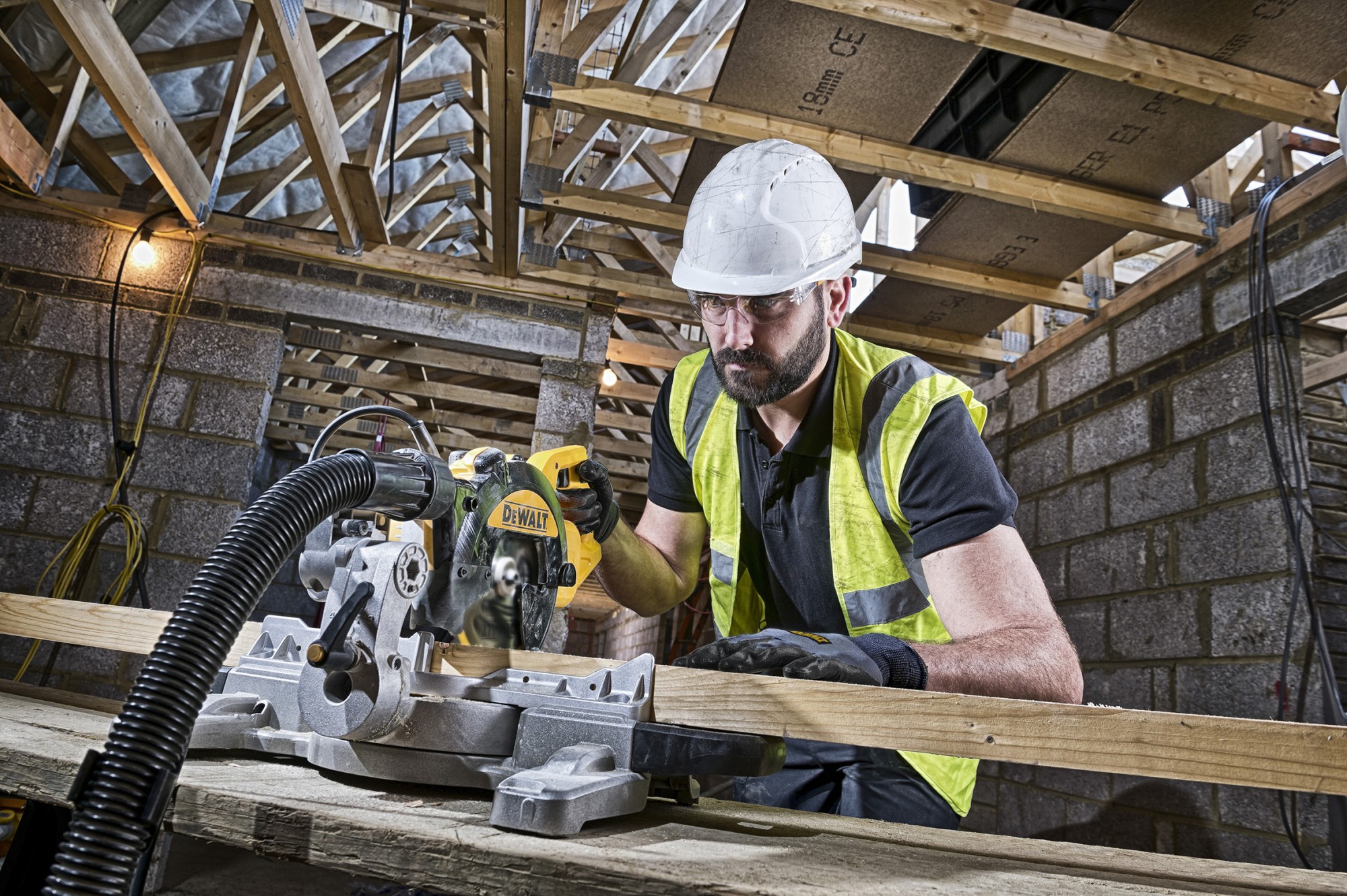 DWS774-QS - Ingletadora Telescópica 1400W Ã˜216mm + XPS