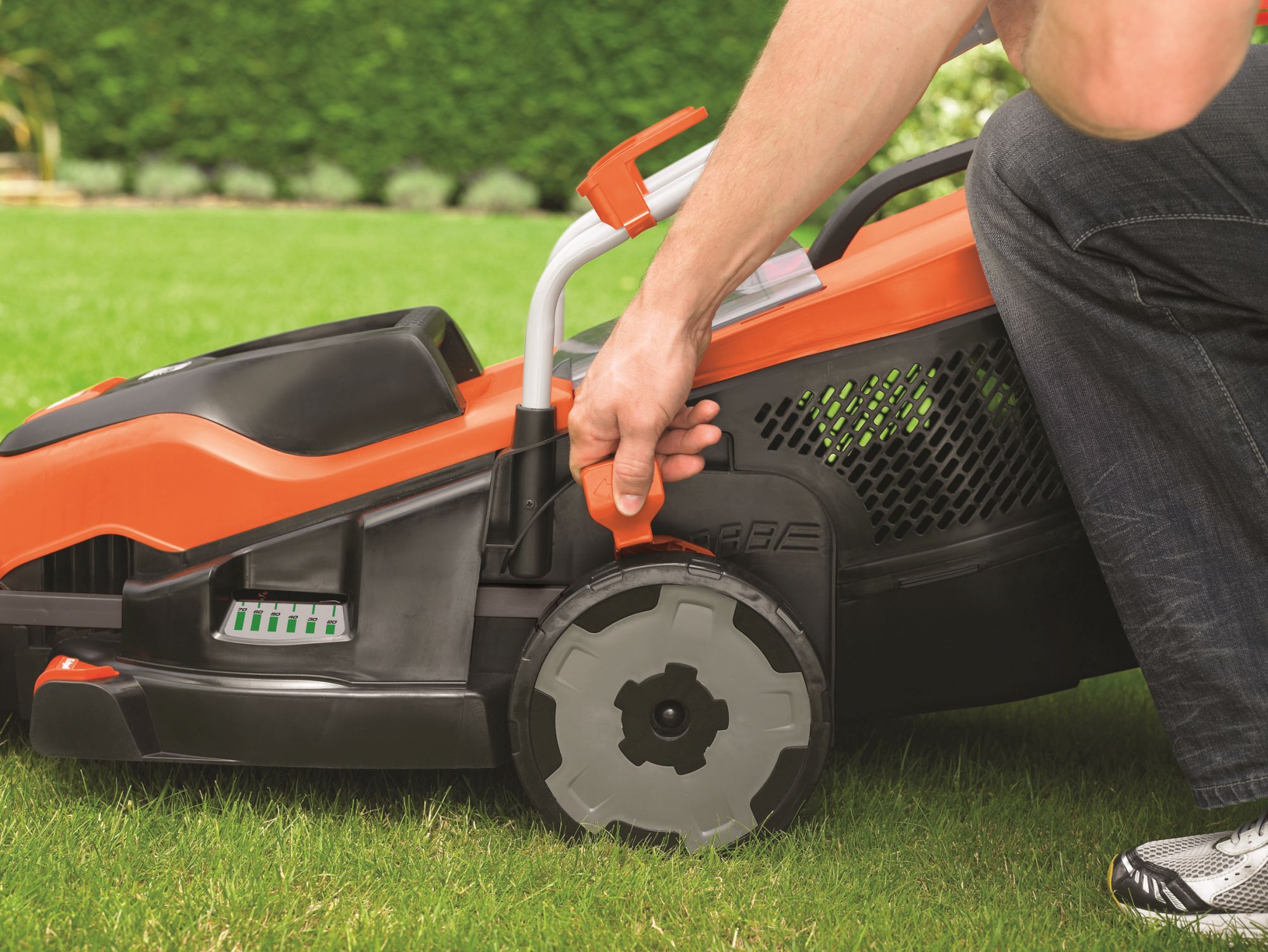 EMAX38I-QS - Cortacésped Potencia 1600W 38cm EMAX38I