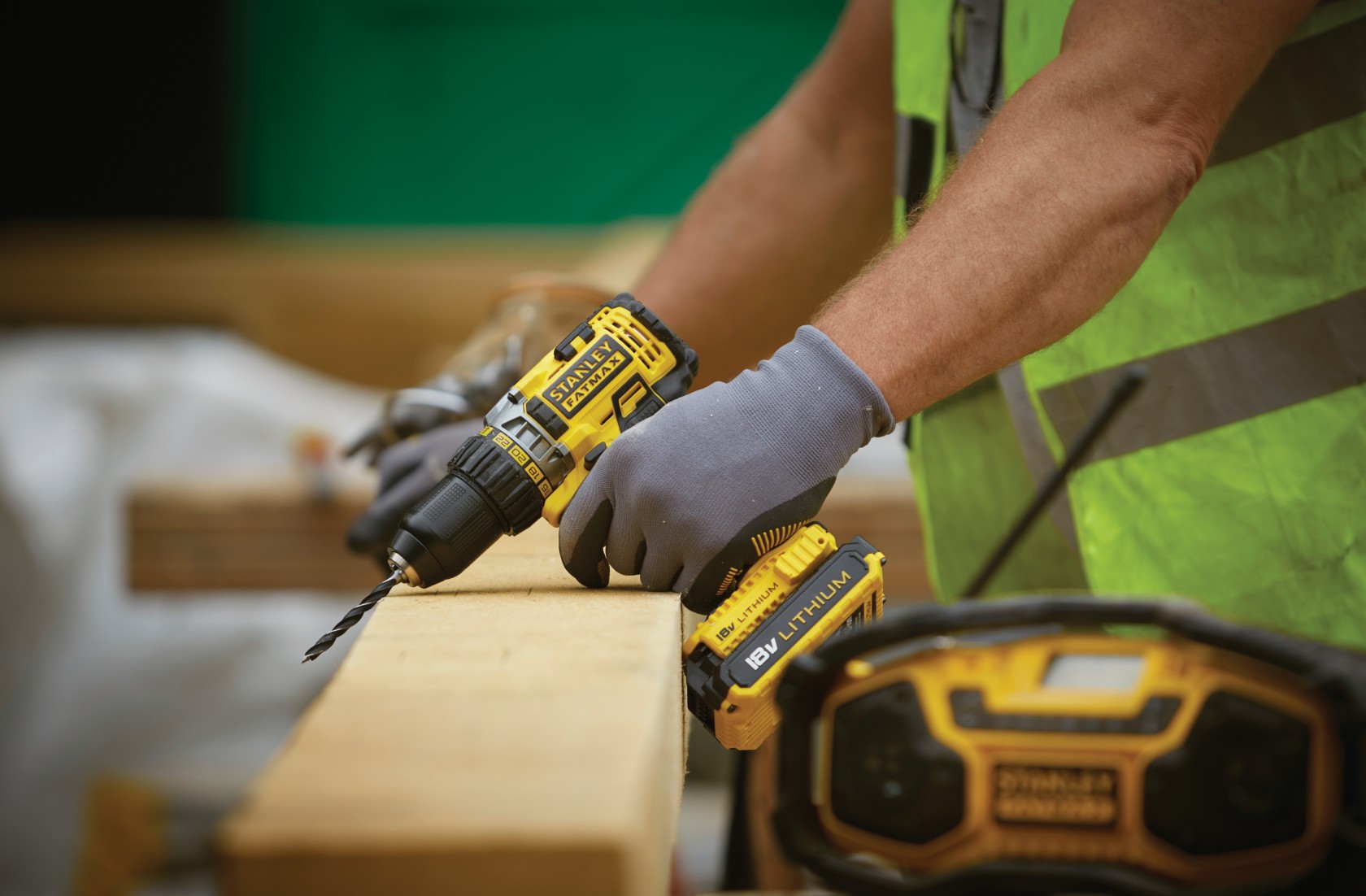 TALADRO ATORNILLADOR 18V Litio 2Ah con maletín