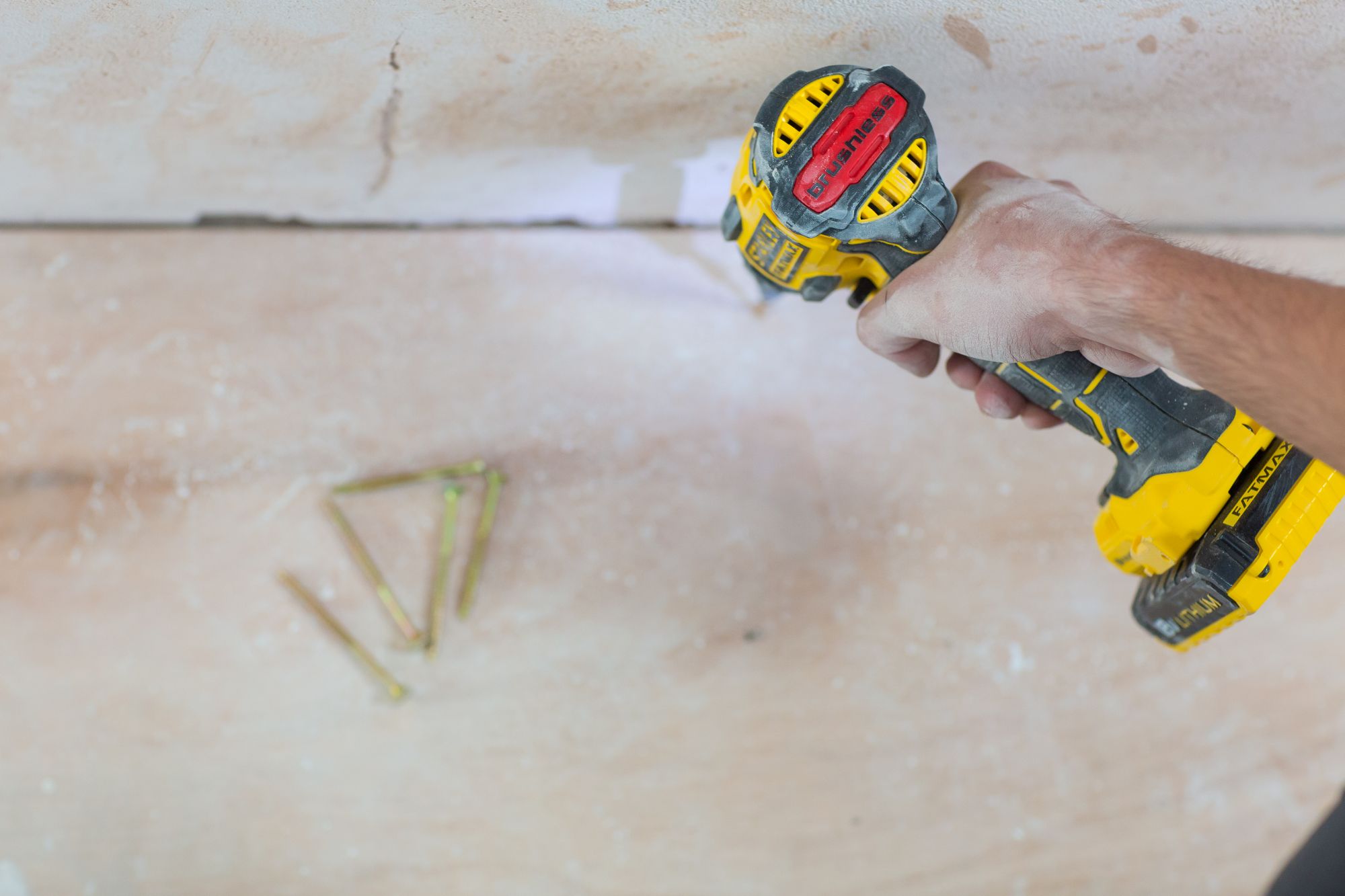 Atornillador de impacto Brushless 18V 2.0Ah FATMAX®