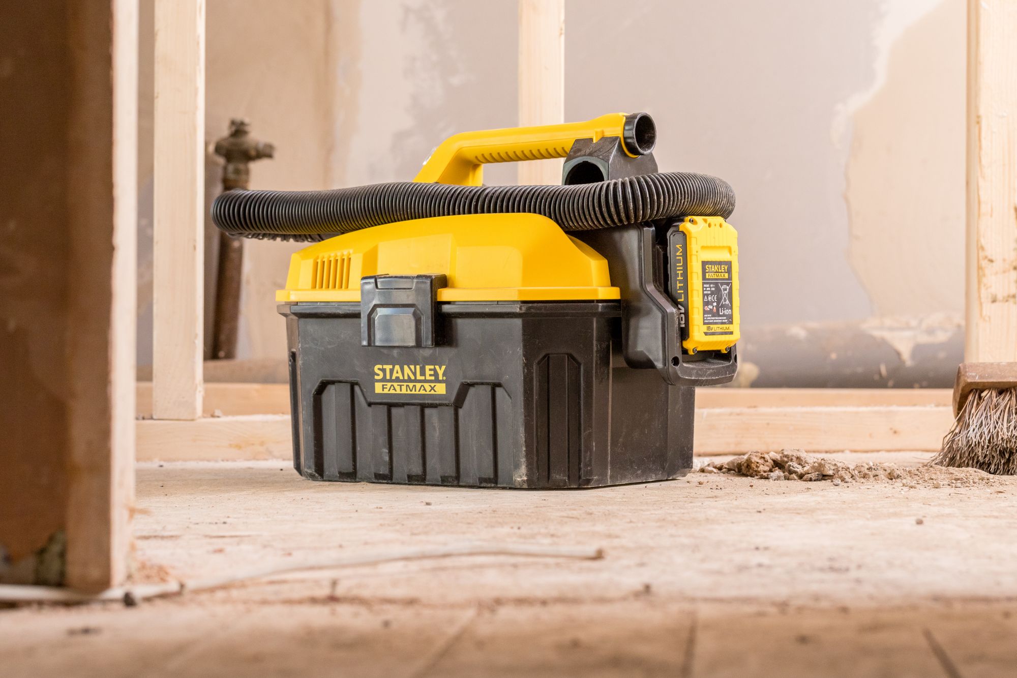 ASPIRADOR LÍQUIDOS Y SÓLIDOS 18V