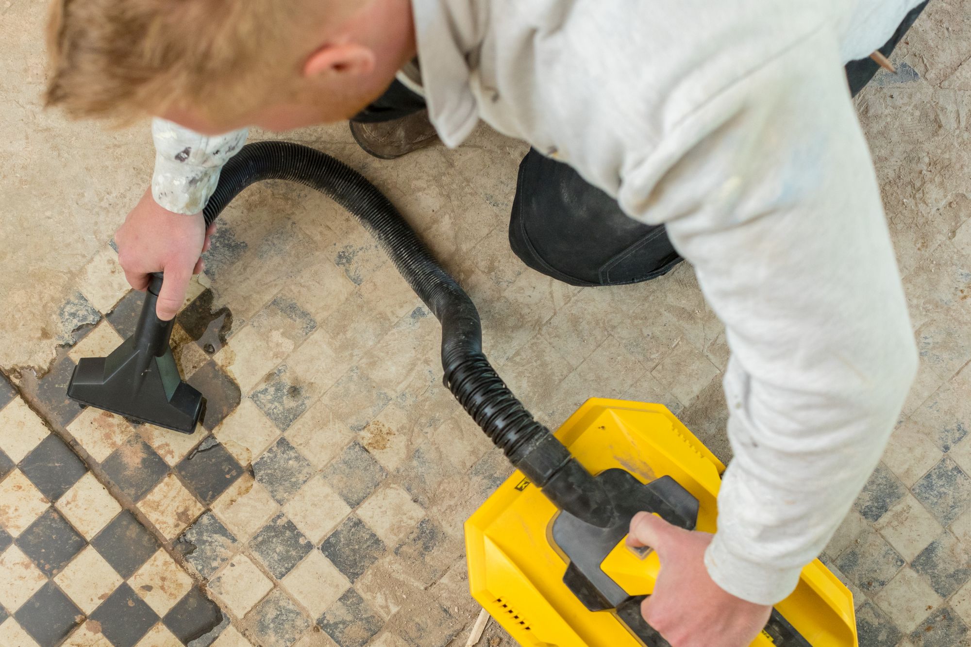 ASPIRADOR LÍQUIDOS Y SÓLIDOS 18V