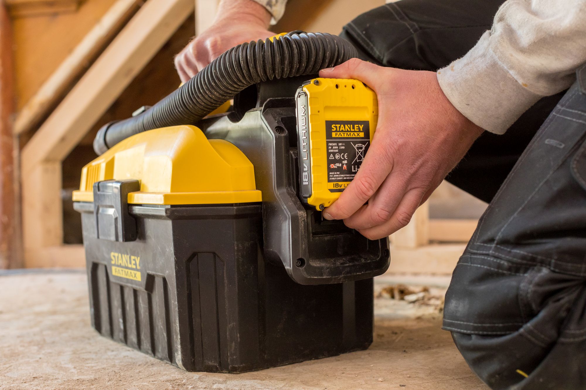 ASPIRADOR LÍQUIDOS Y SÓLIDOS 18V