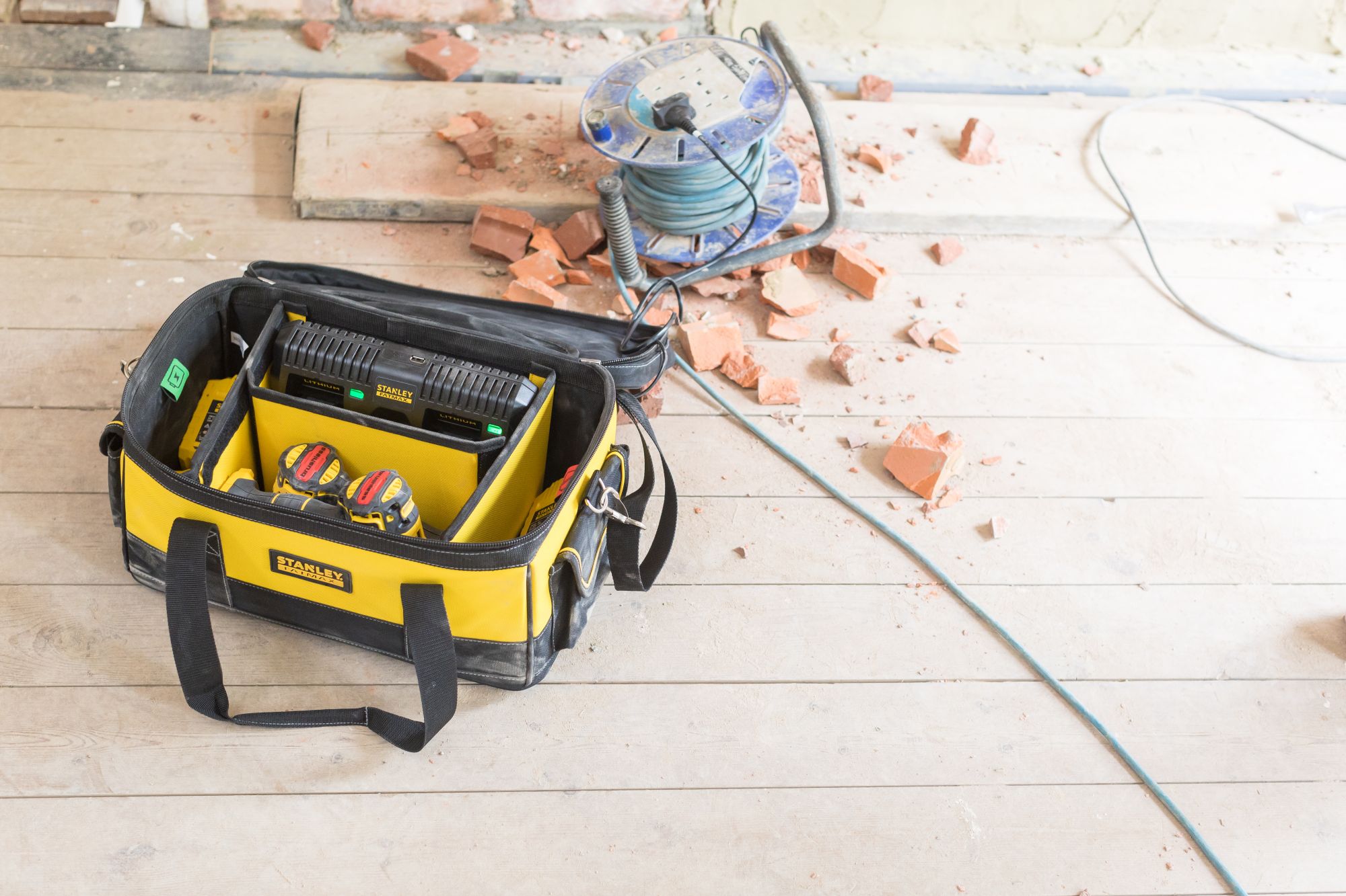 Bolsa con cargador doble 18V