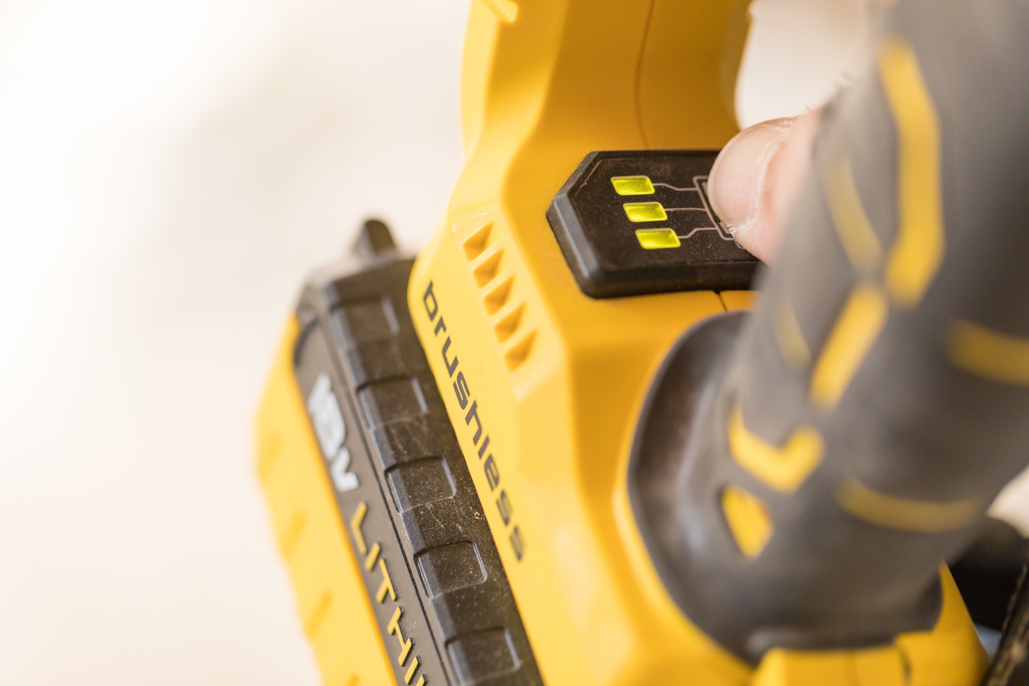 MARTILLO SDS-PLUS 18V BRUSHLESS SIN BATERÍA/ CARGADOR