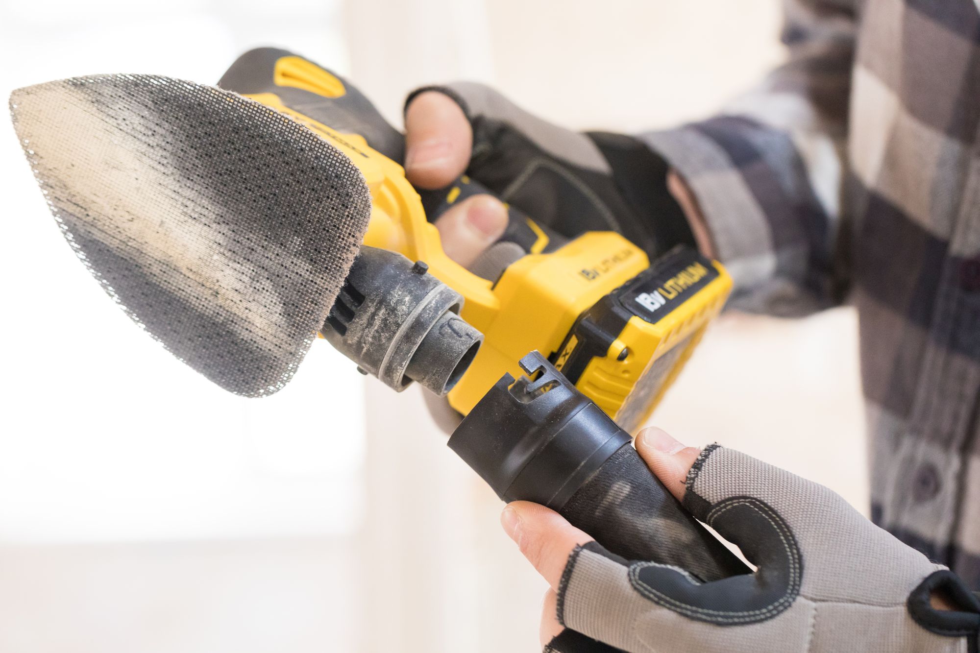 LIJADORA DE DETALLE 18V 2,0AH