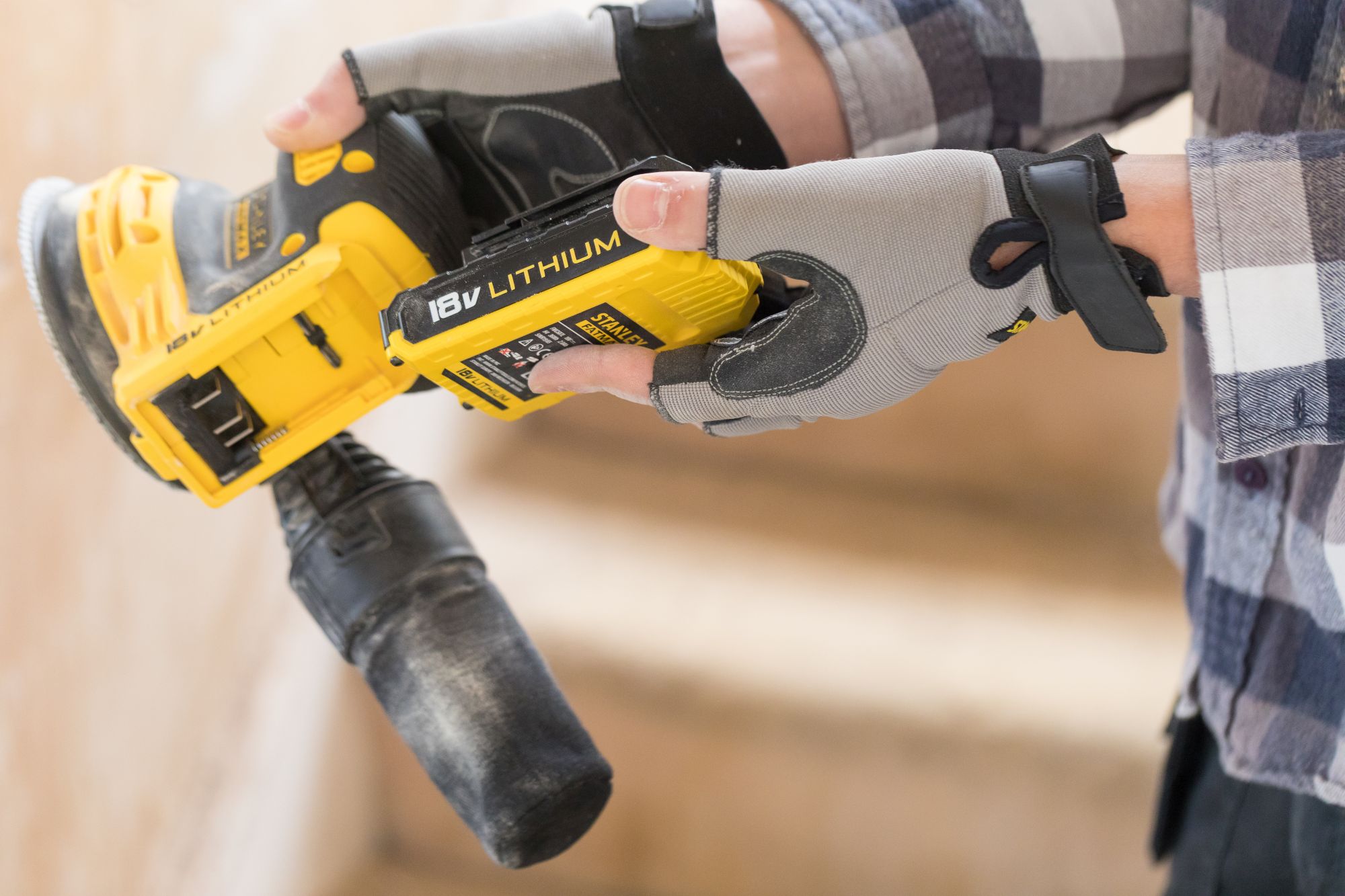 LIJADORA ROTORBITAL 18V