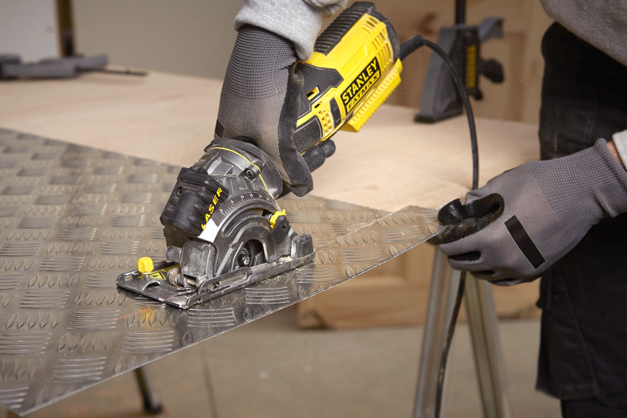 Sierra circular de mano 650W FATMAX®