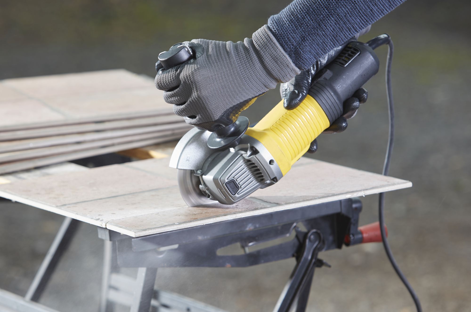 MINI-AMOLADORA 850W 125mm CON MALETÍN