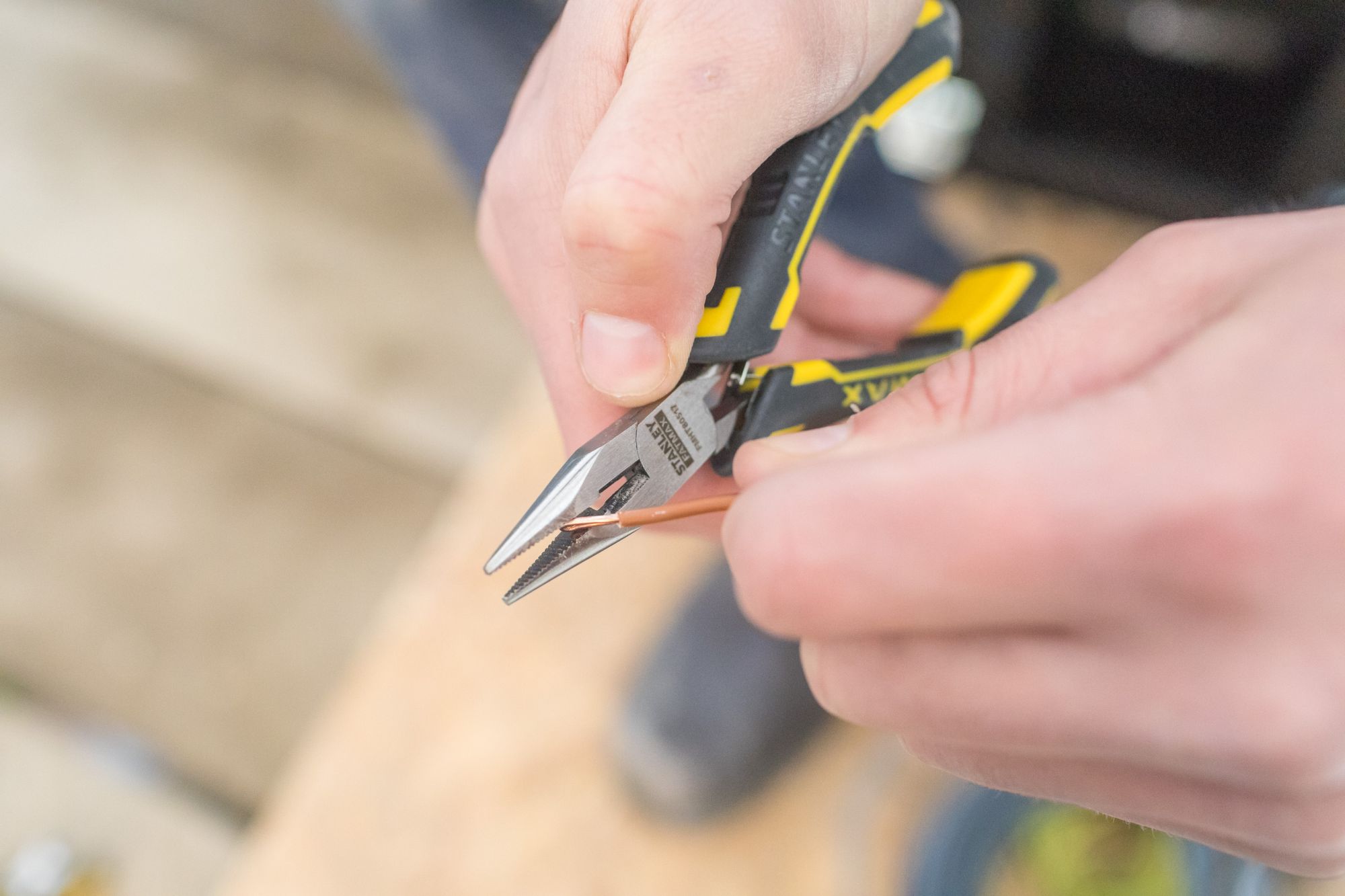 Mini-alicate boca larga con cortador FATMAX®