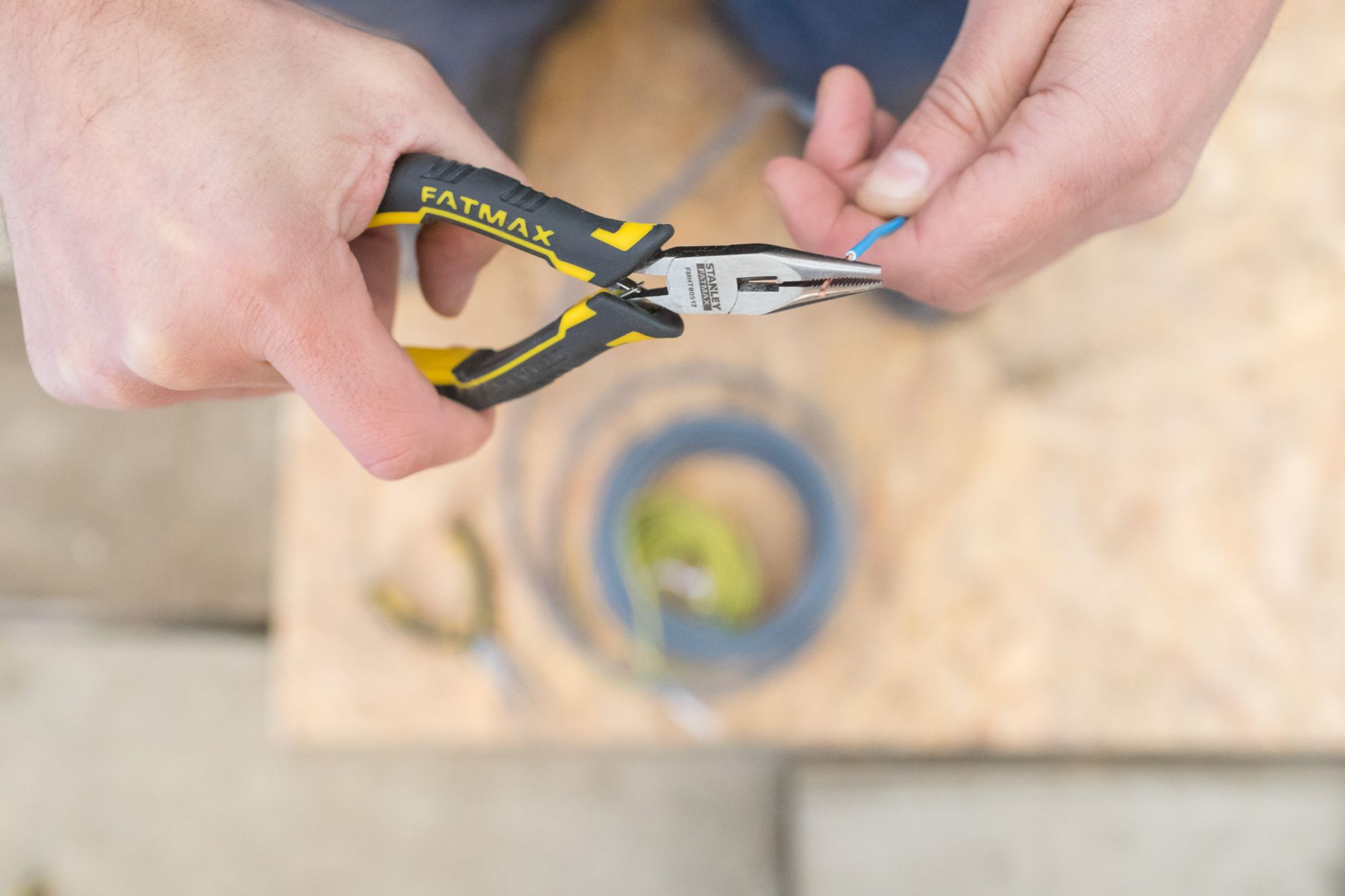 Mini-alicate boca larga con cortador FATMAX®