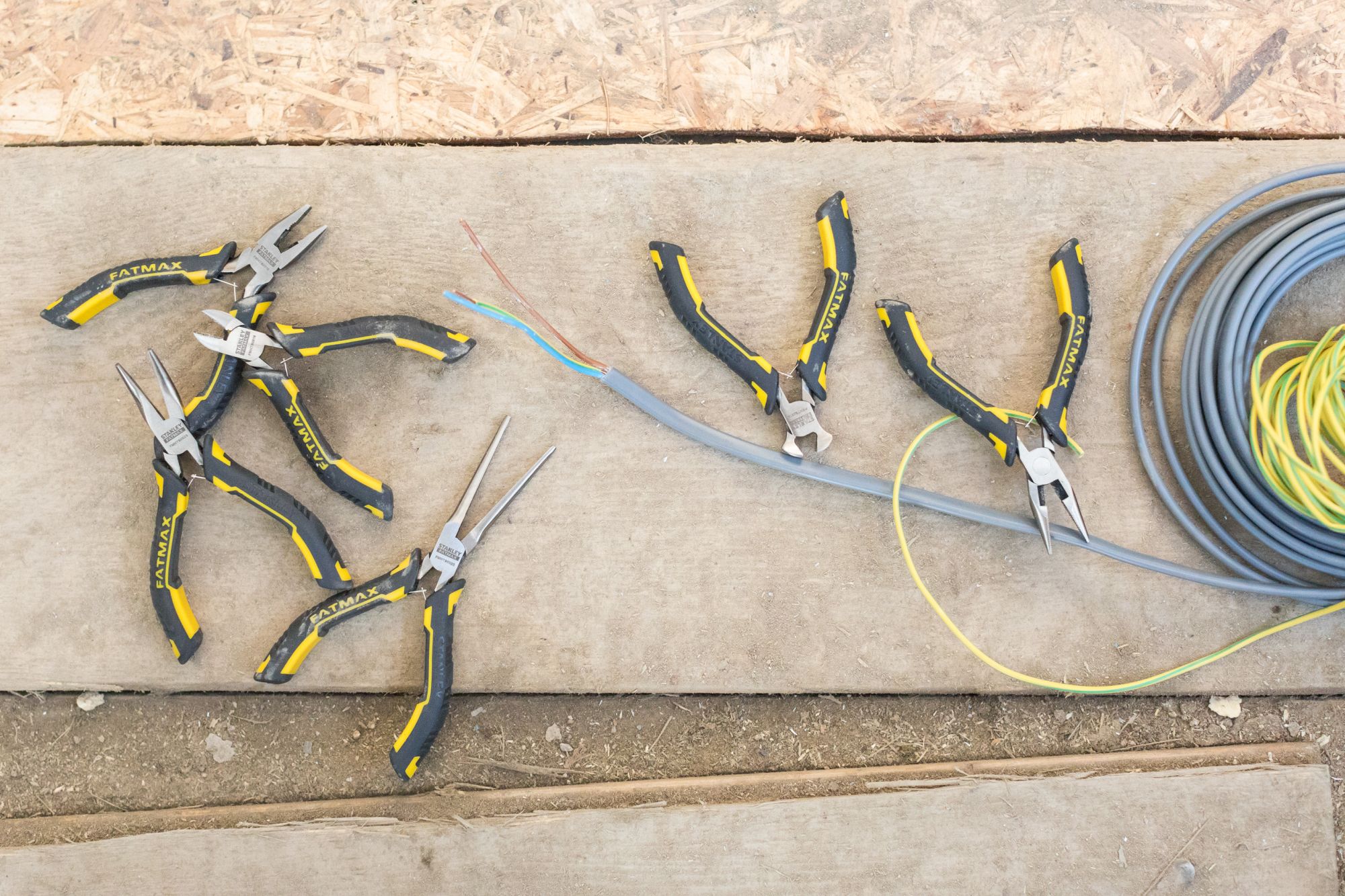 Set mini-alicates FATMAX® 6 piezas (Universales 120mm, Corte Diagonal 110mm, Corte Frontal 105mm, Boca Larga 125mm, Boca extra-larga 150mm y Boca Curva 130mm)