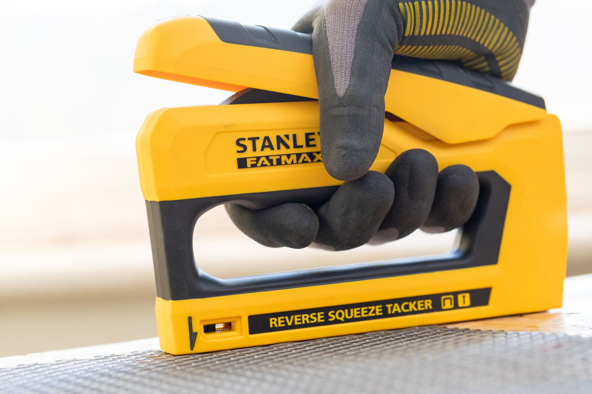 Grapadora FATMAX® con pulsador delantero