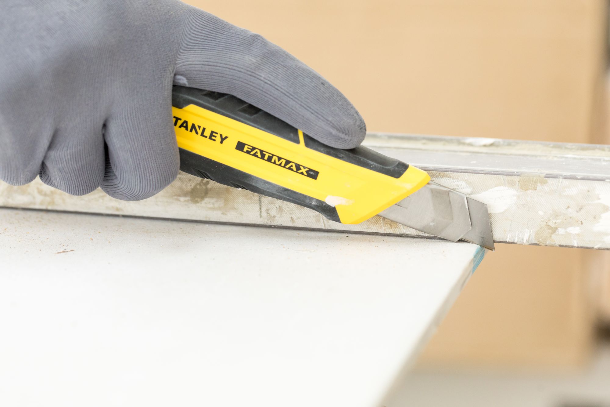 Cúter FATMAX® 18mm con rueda de bloqueo