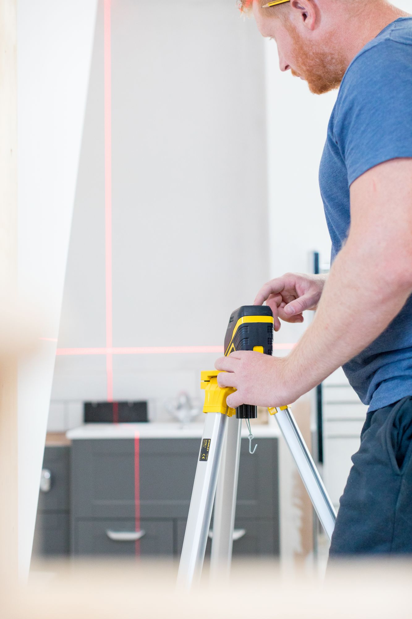 Nivel láser en cruz - ROJO. Pilas alcalinas