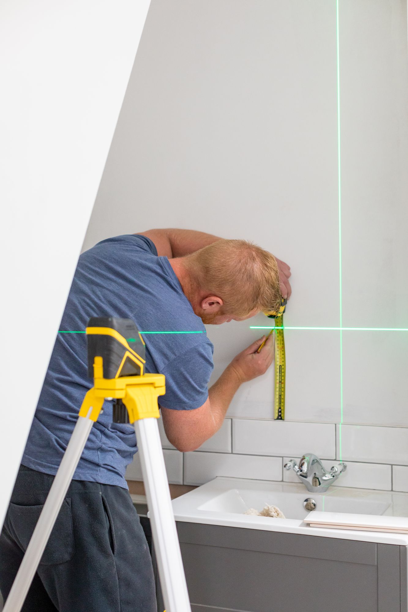 Nivel láser en cruz - VERDE. Pilas alcalinas