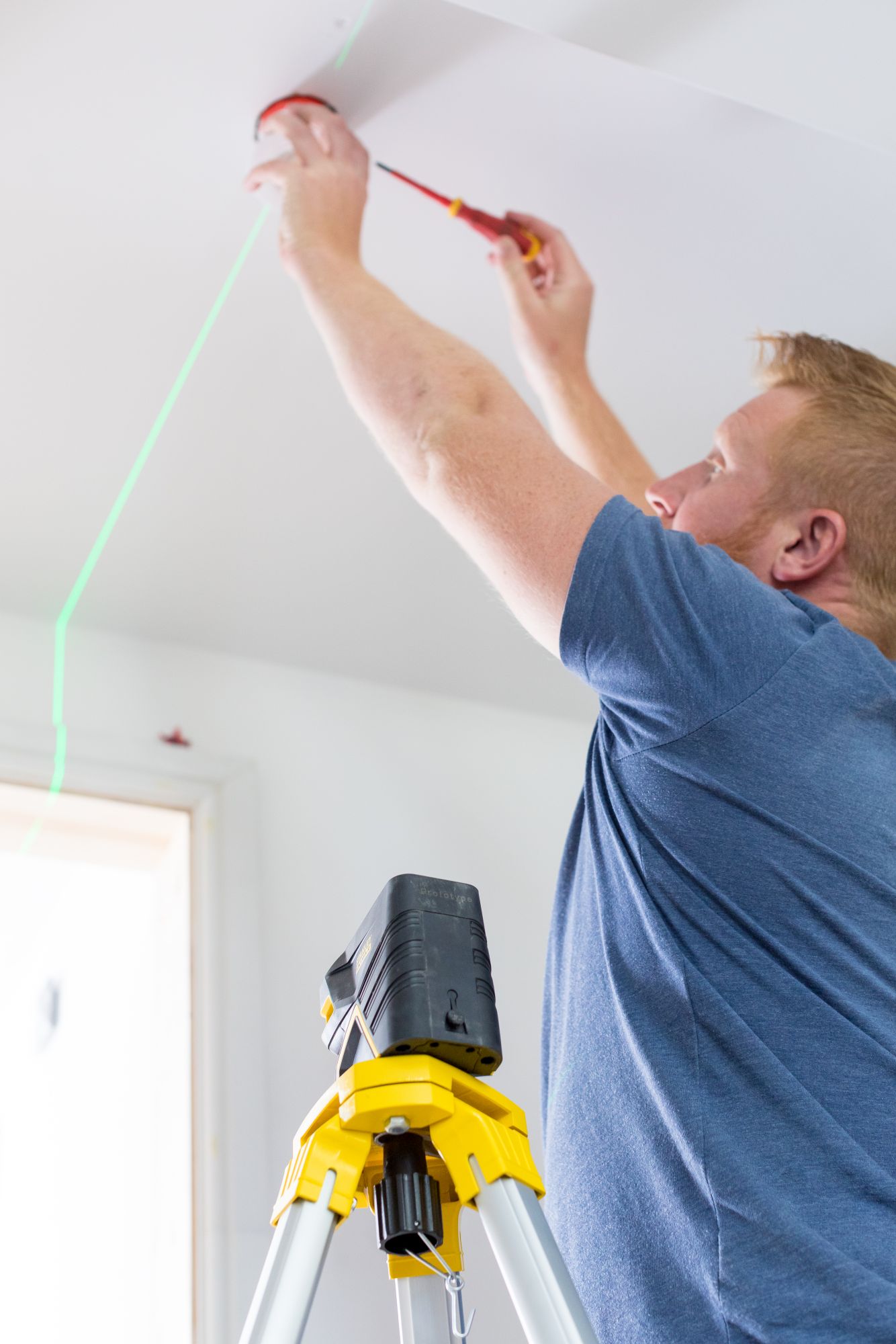 Nivel laser de cruz + 2 puntos – VERDE. 20 metros (50 metros con detector) ±3mm/m