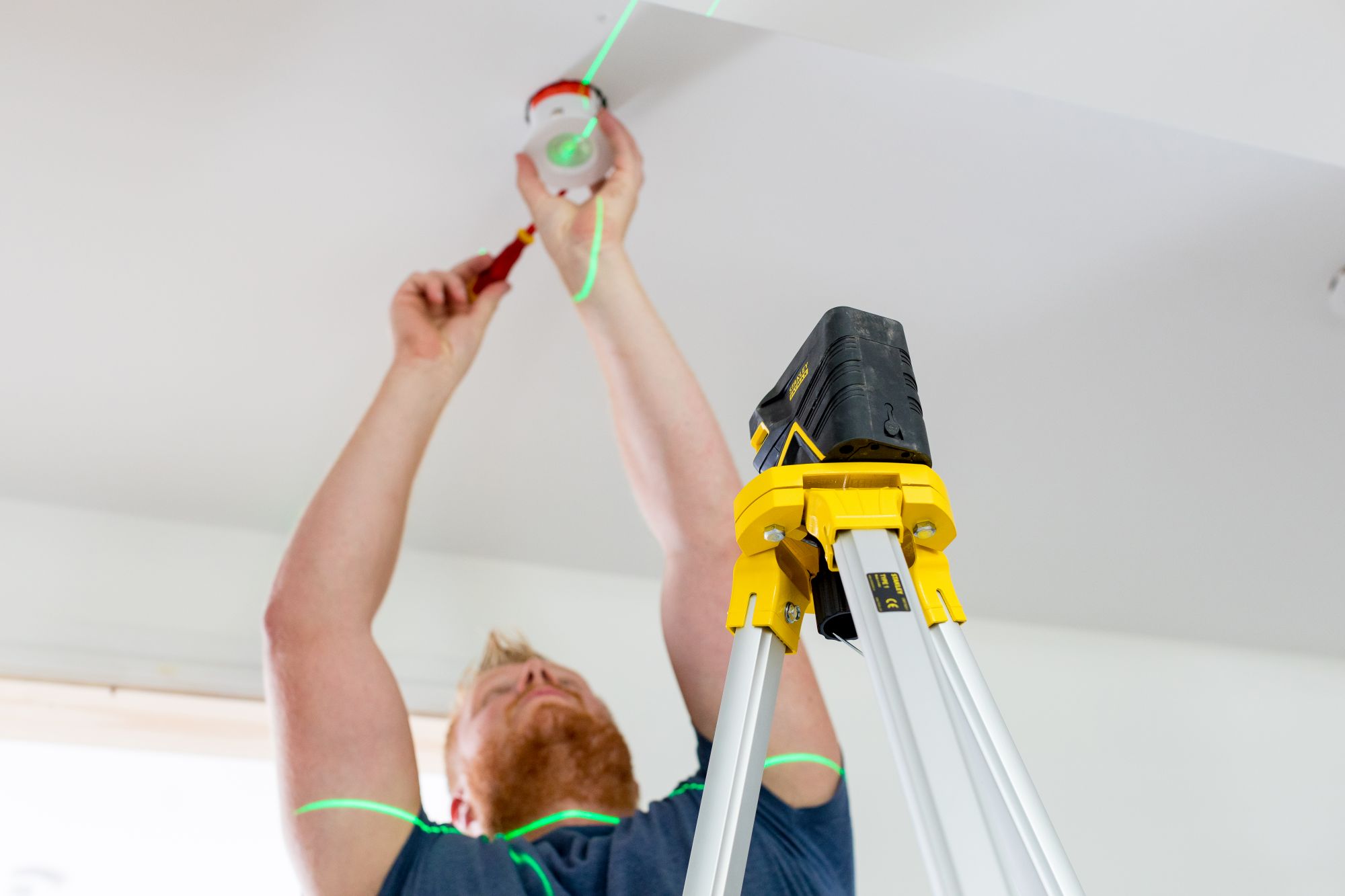 Nivel laser de cruz + 2 puntos – VERDE. 20 metros (50 metros con detector) ±3mm/m