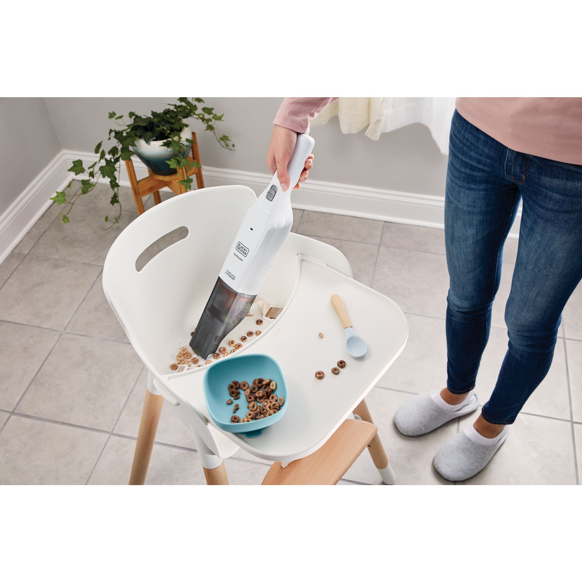 HLVC315J11-QW - Aspirador de mano Pelícano 12V 1,5AH cargador jack