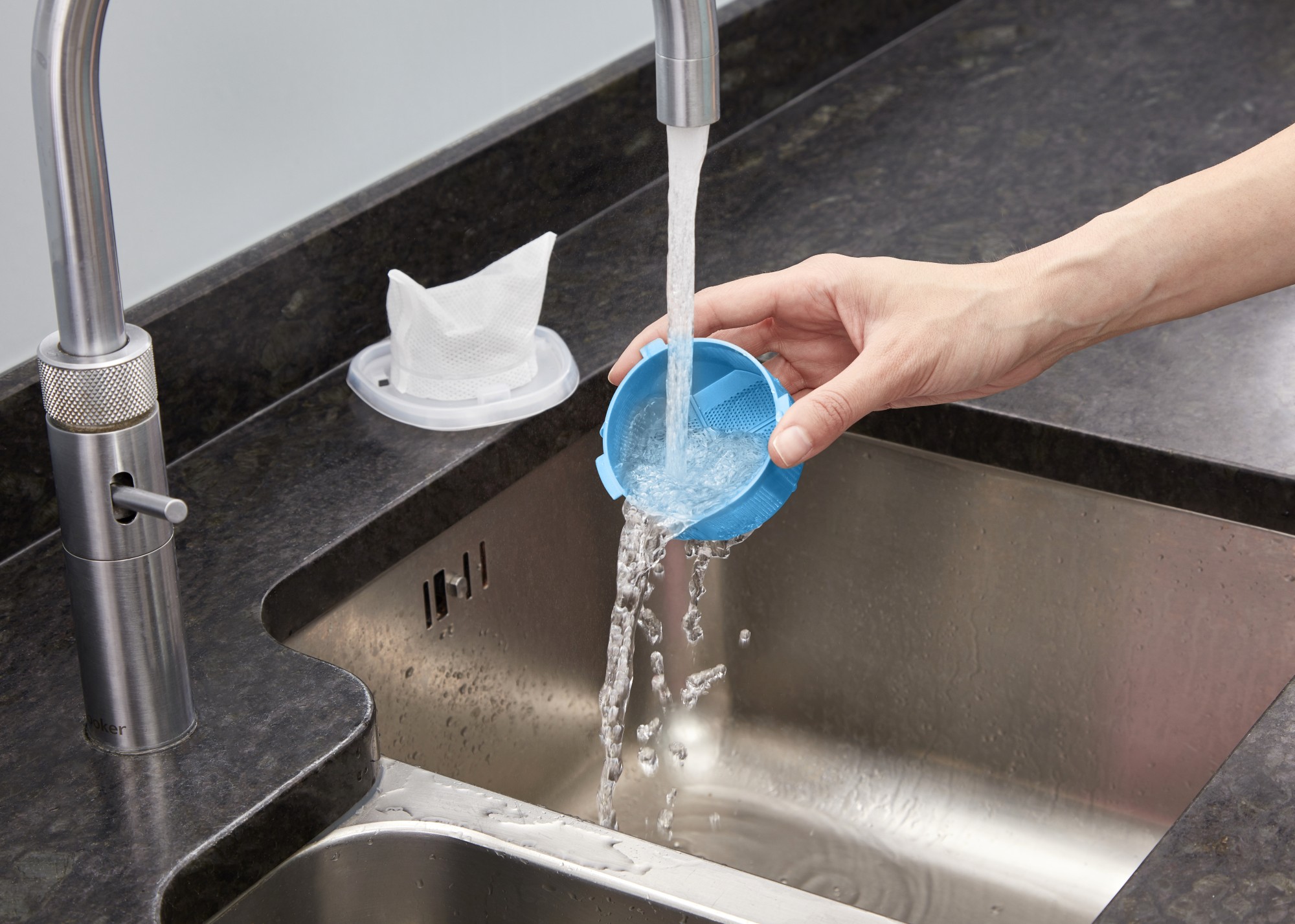 NVC215WA-QW - Aspiradorde mano Dustbuster LITIO 7,2V con accesorios