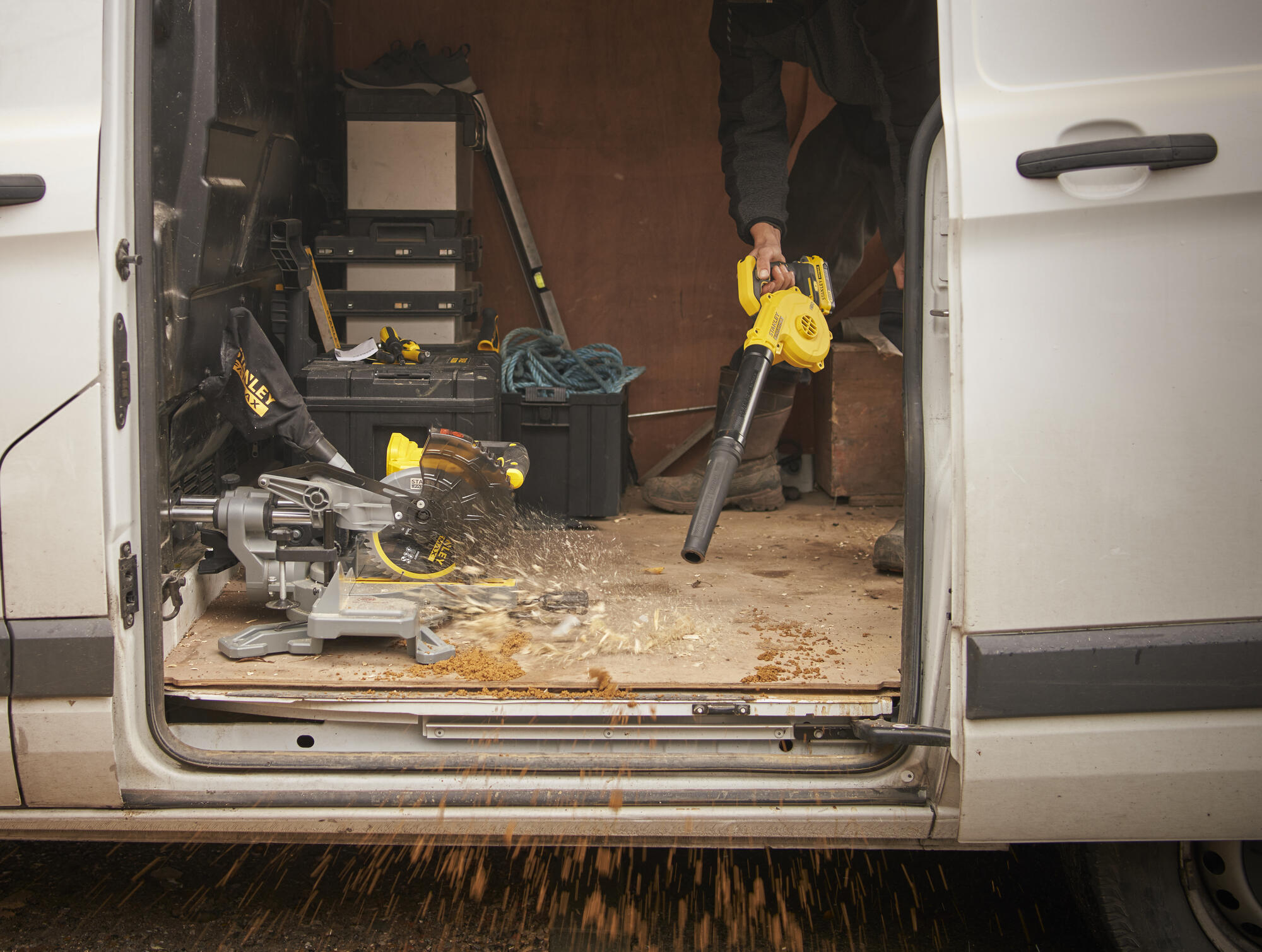 Soplador Compacto V20 18V sin batería/cargador