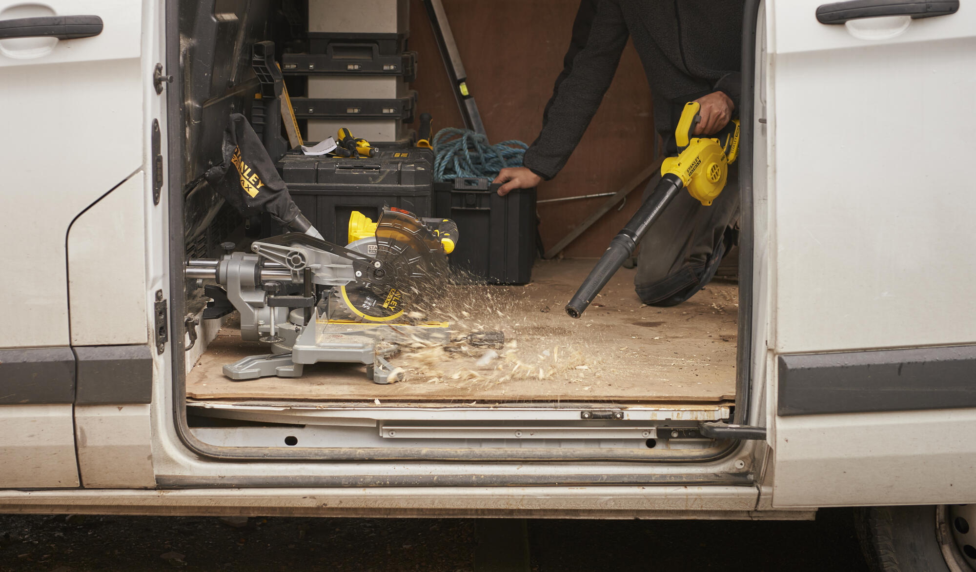 Soplador Compacto V20 18V sin batería/cargador