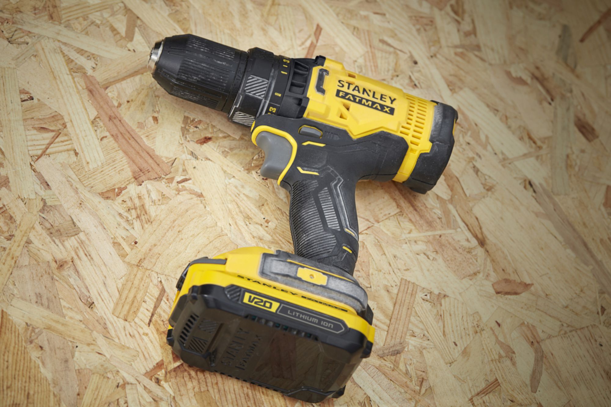 Taladro Atornillador V20 18V 50Nm con 2 baterías Li-Ion 1,5Ah