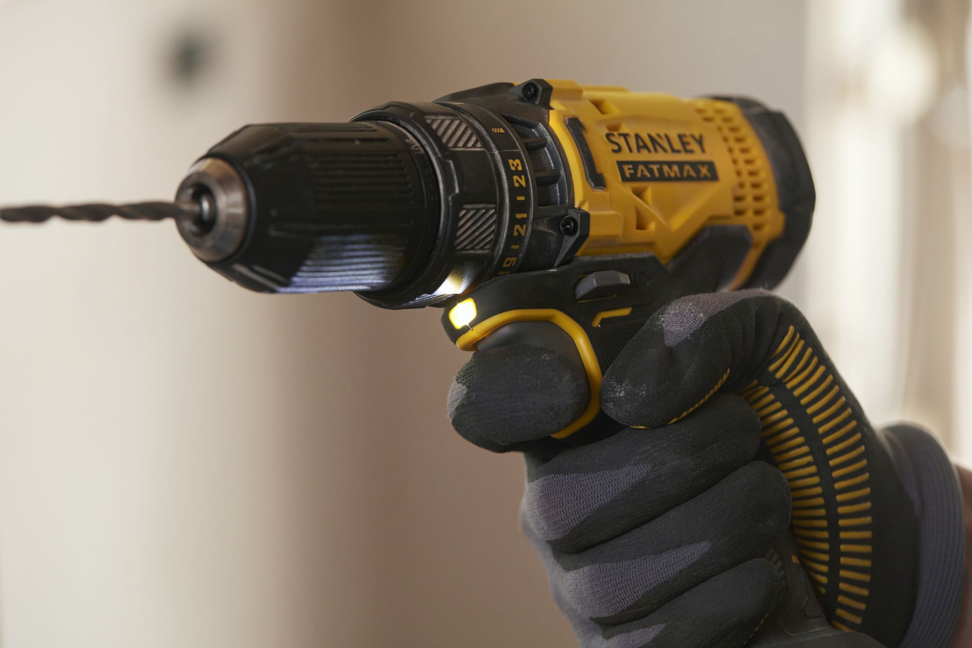 Taladro Atornillador V20 18V 50Nm con 2 baterías Li-Ion 1,5Ah