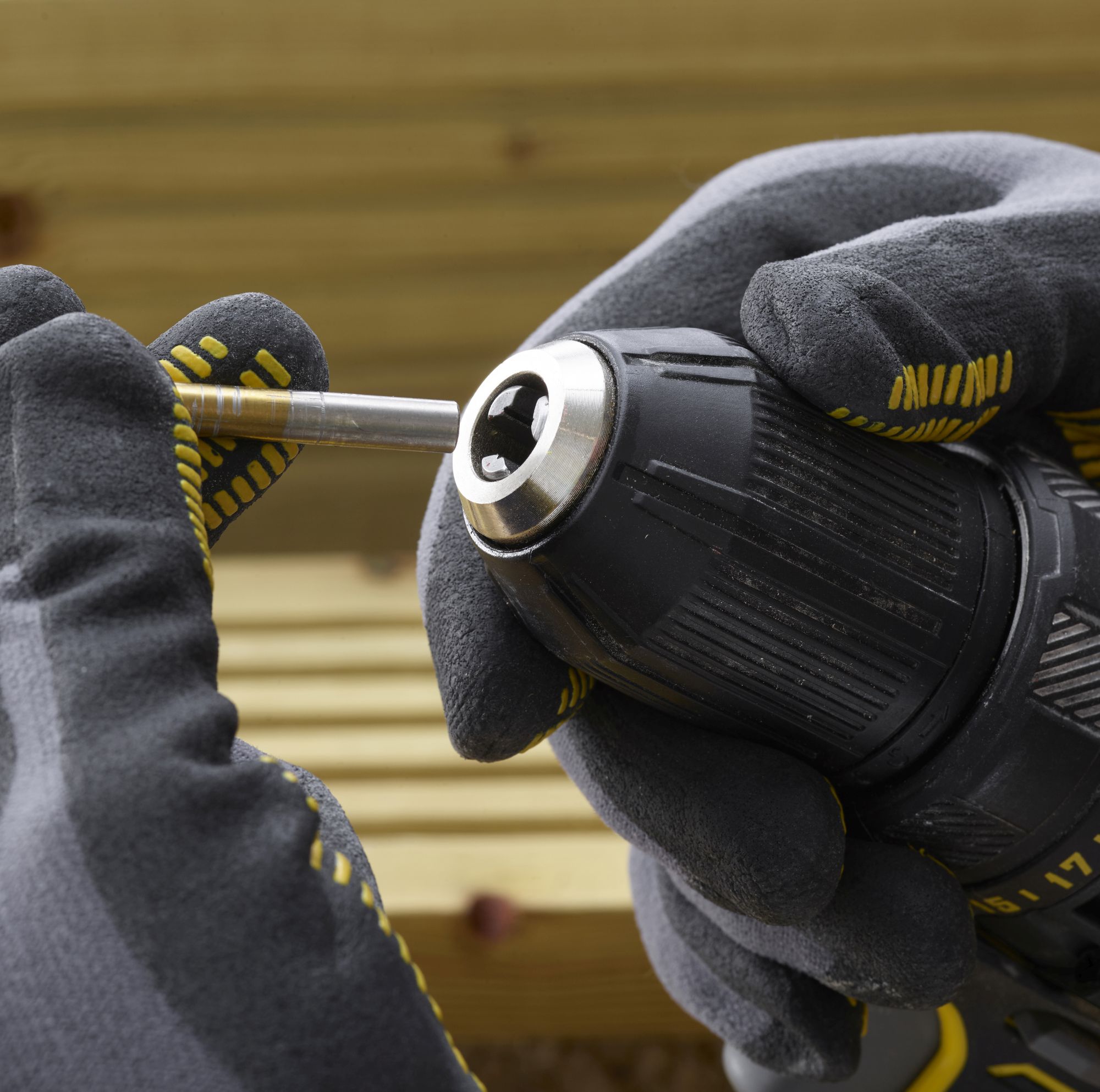 Taladro Atornillador V20 18V 50Nm con 2 baterías Li-Ion 1,5Ah