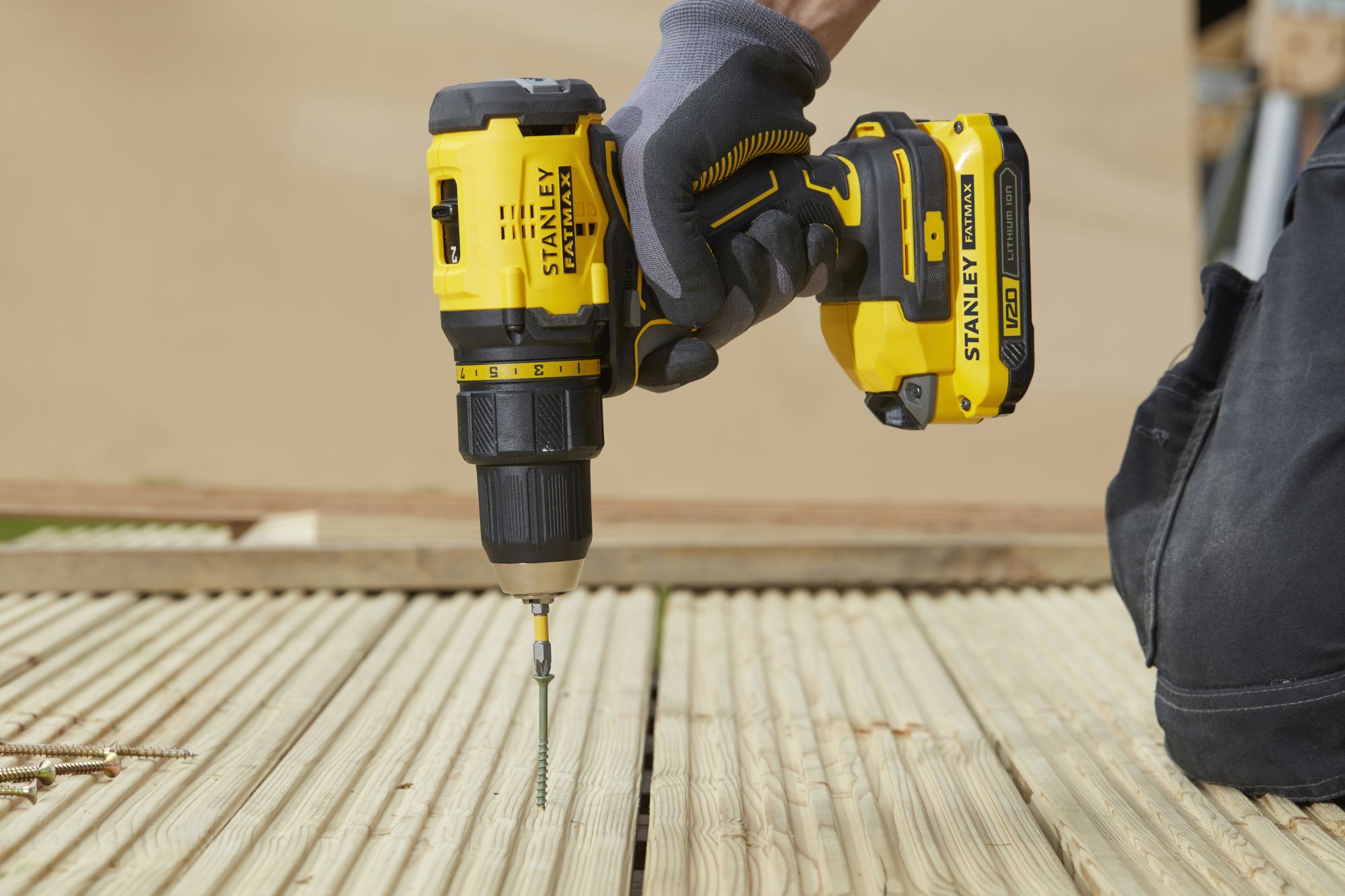 Taladro Atornillador BRUSHLESS V20 18V 60Nm con 2 baterías Li-Ion 1,5Ah