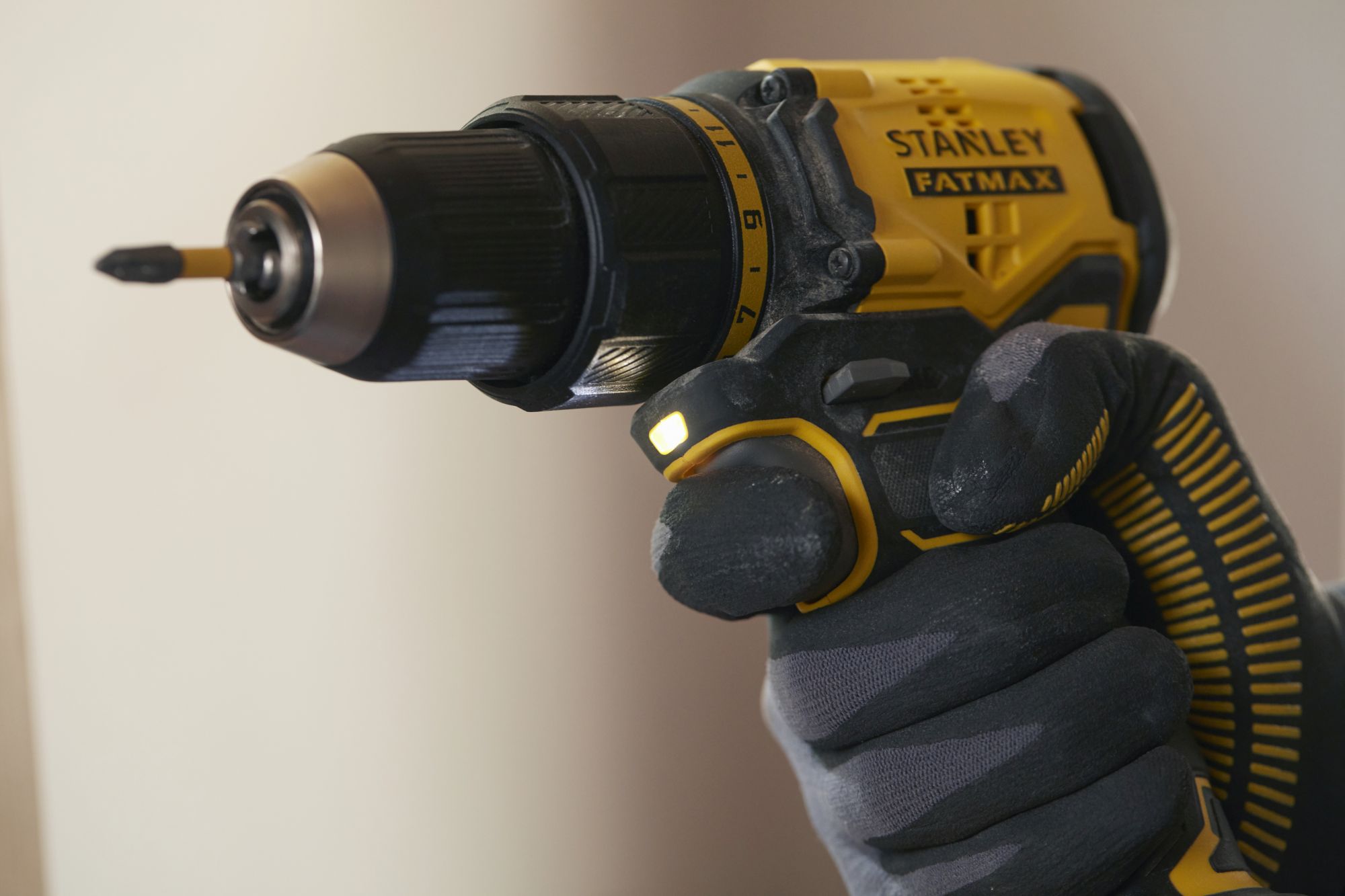 Taladro Atornillador BRUSHLESS V20 18V 60Nm con 2 baterías Li-Ion 1,5Ah