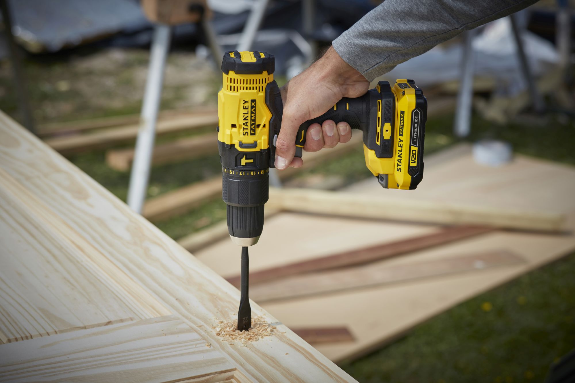 Taladro Percutor V20 18V 50Nm con 2 baterías Li-Ion 1,5Ah