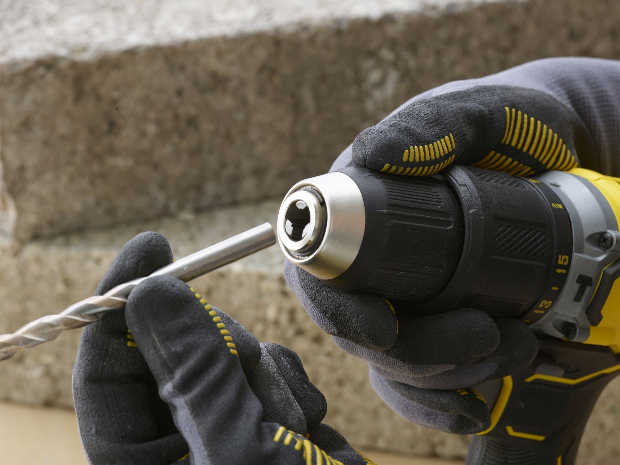 Taladro Percutor BRUSHLESS V20 18V 60Nm con 2 baterías Li-Ion 1,5Ah