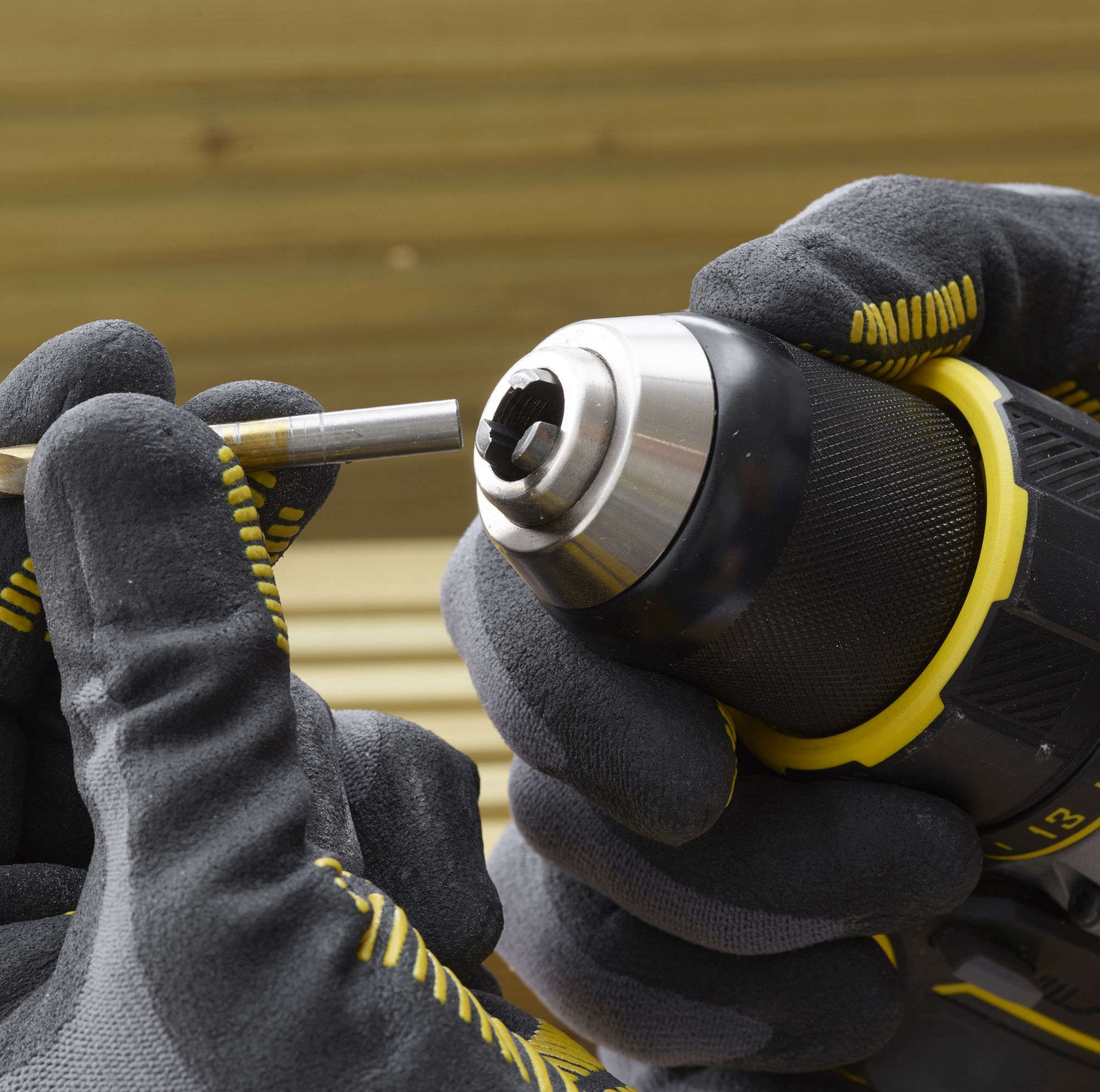 Taladro Atornillador BRUSHLESS V20 18V 80Nm con 2 baterías Li-Ion 2Ah