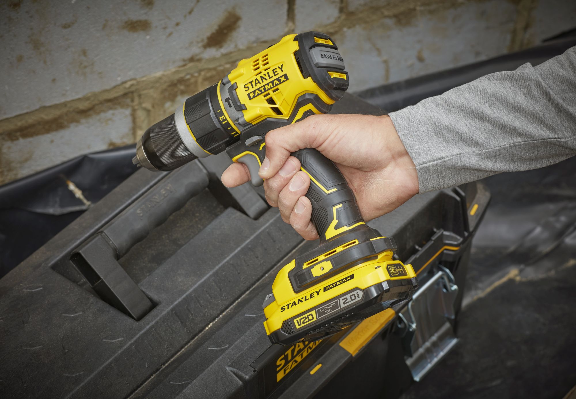 Taladro Percutor BRUSHLESS V20 18V 80Nm sin cargador/batería