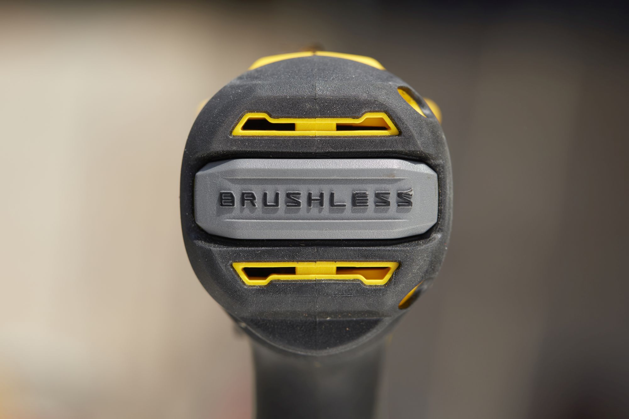 Taladro Percutor BRUSHLESS V20 18V 80Nm con 2 baterías Li-Ion 2Ah