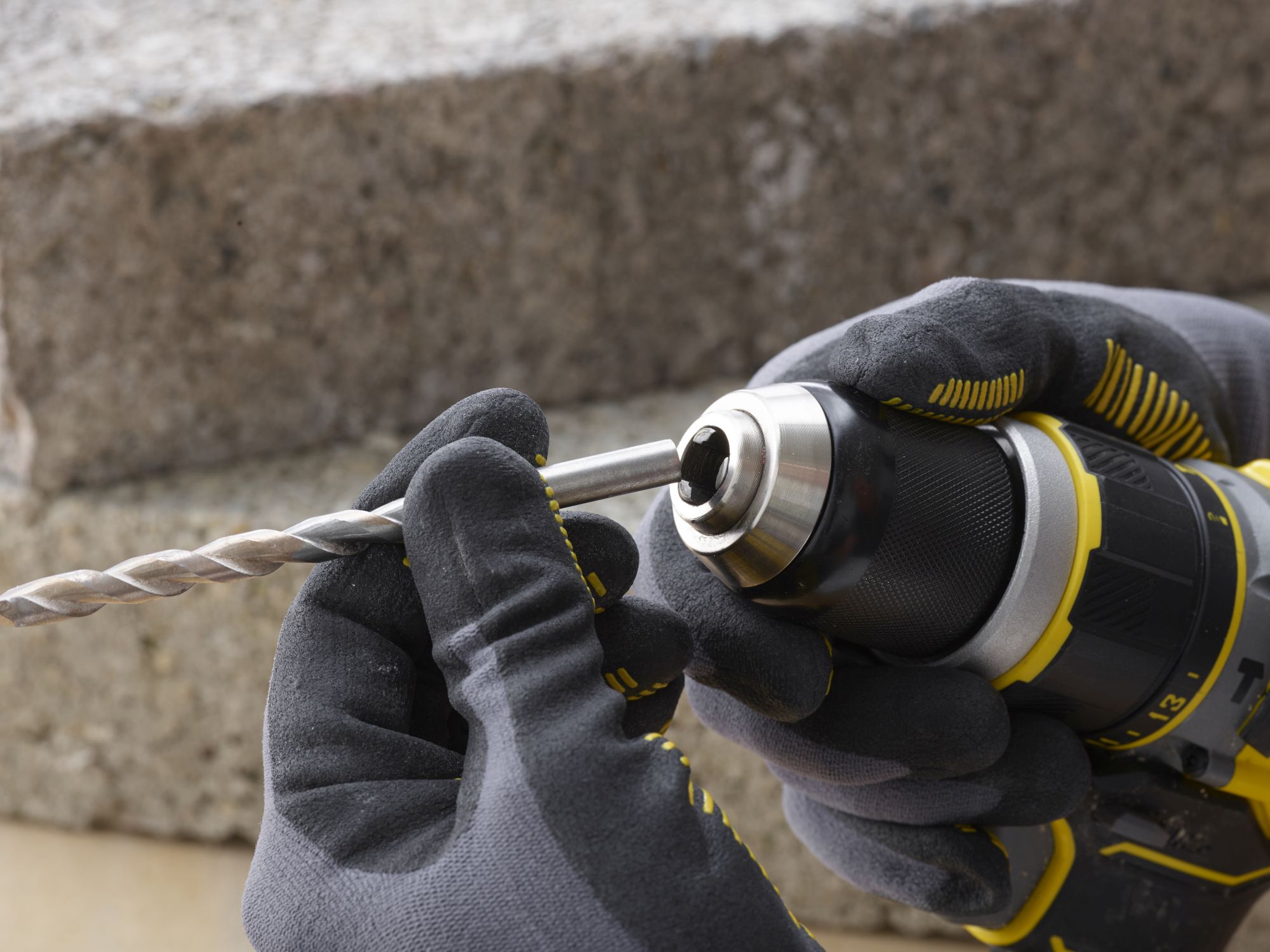 Taladro Percutor BRUSHLESS V20 18V 80Nm con 2 baterías Li-Ion 2Ah