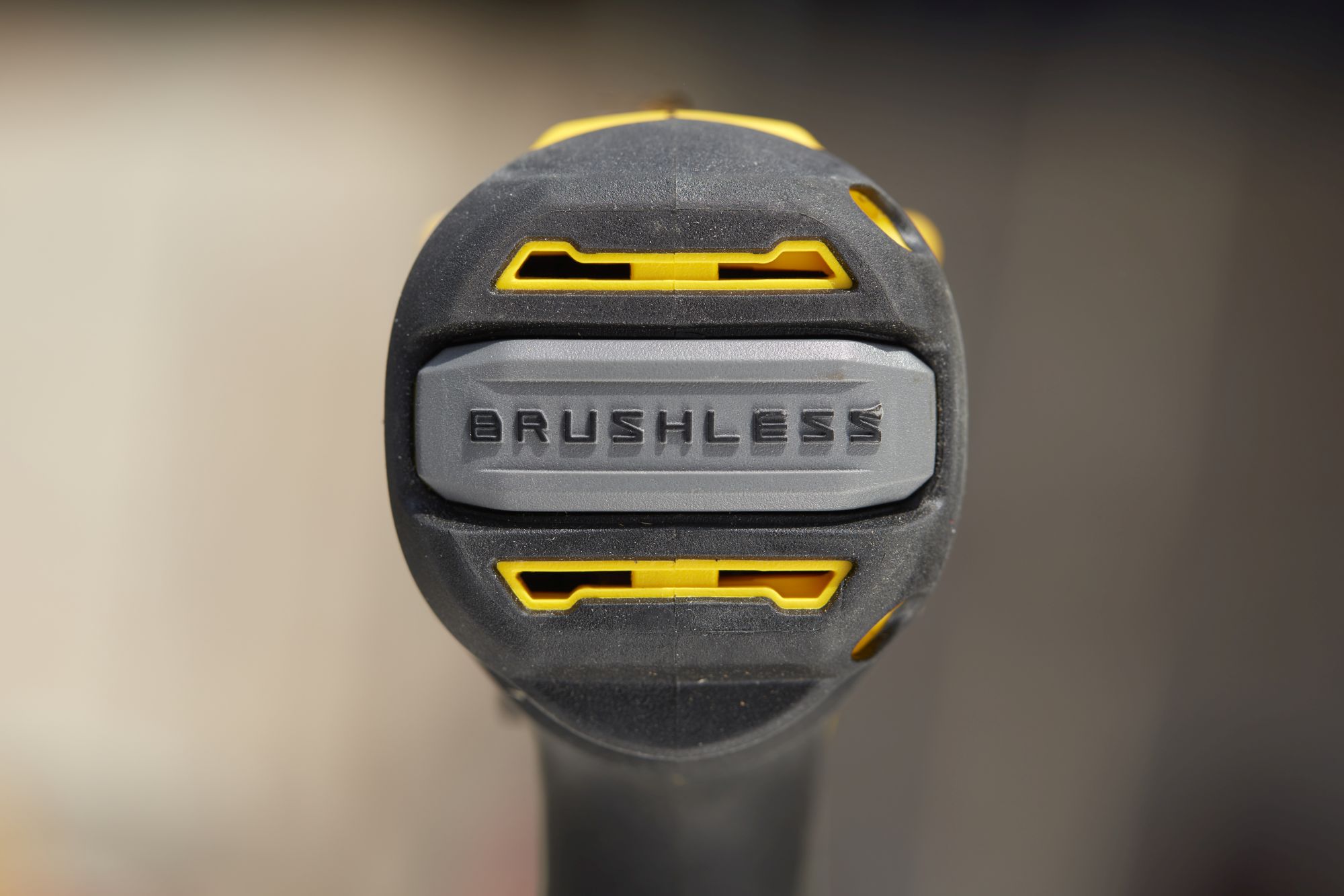 Taladro Percutor BRUSHLESS V20 Li-Ion 18V 80Nm con 2 baterías Li-Ion 4Ah