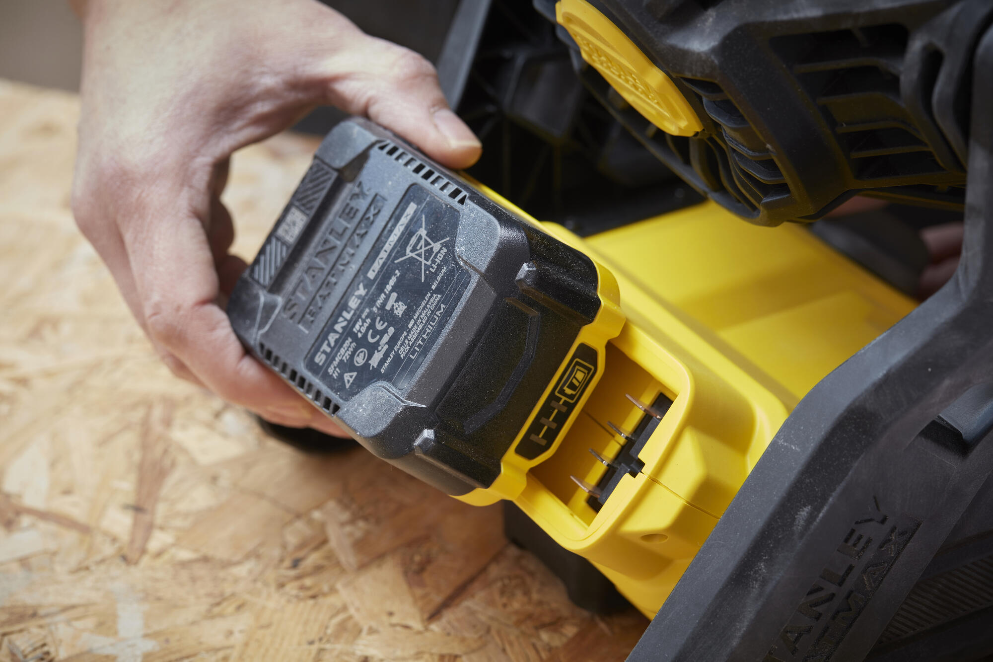 Ventilador V20 18V sin batería/cargador