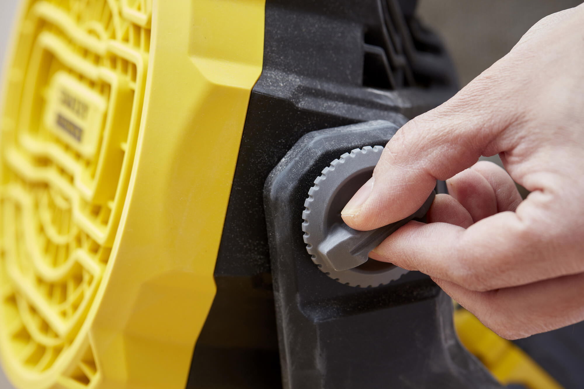 Ventilador V20 18V sin batería/cargador