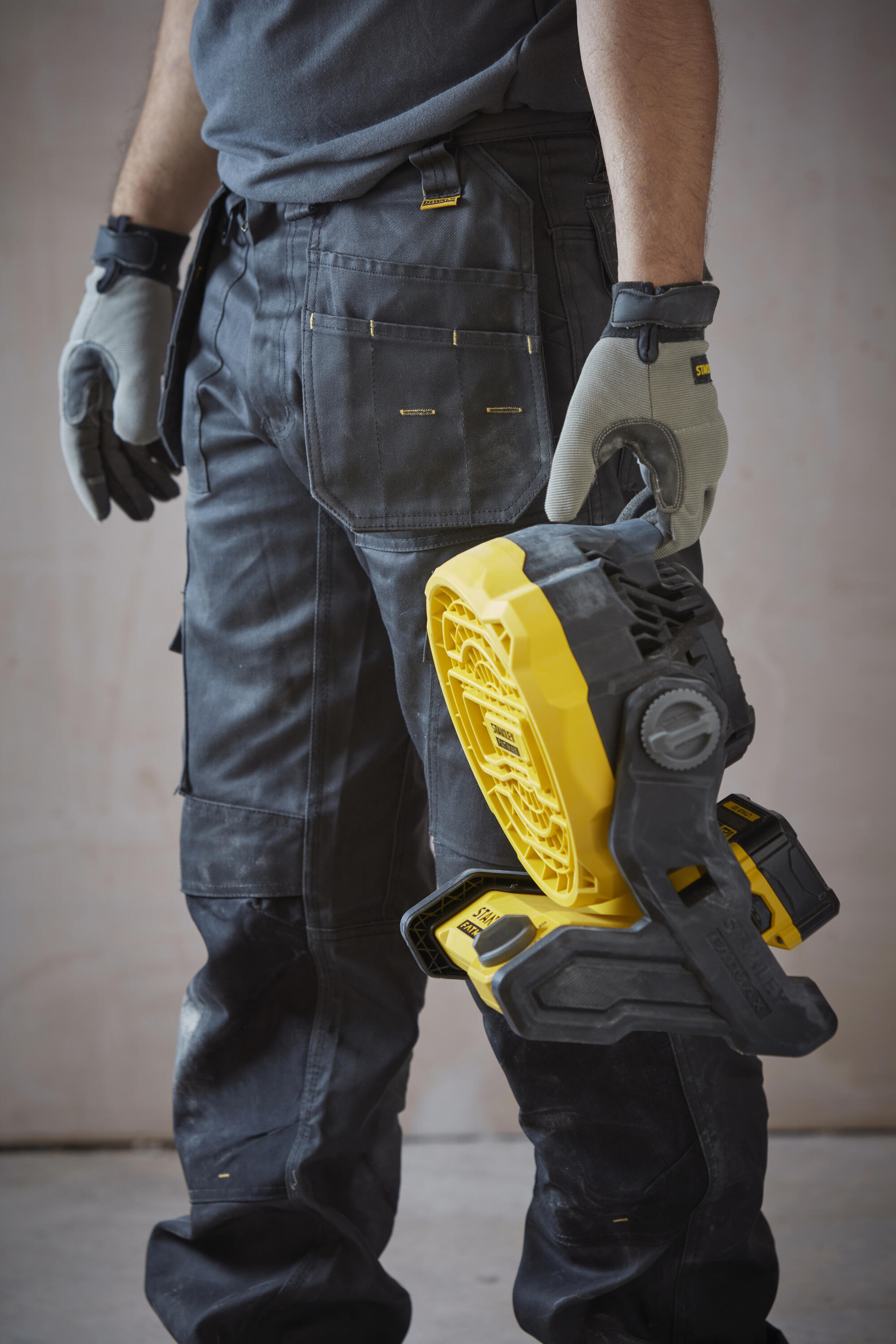 Ventilador V20 18V sin batería/cargador